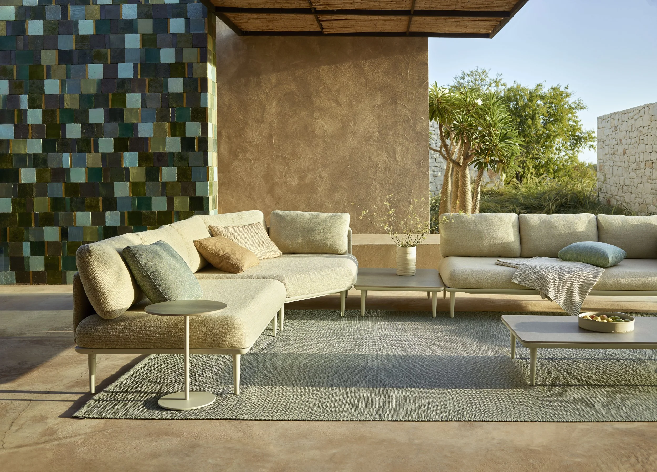 STYLETTO LOUNGE - BUTLER 40TXH RESIZED.jpg