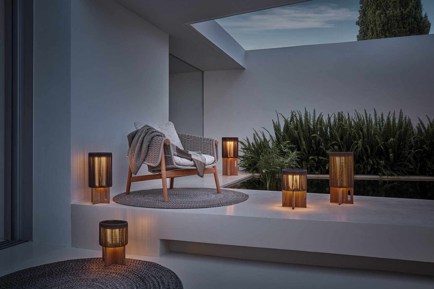 wrap lounge chair_7 light lifestyle.jpg