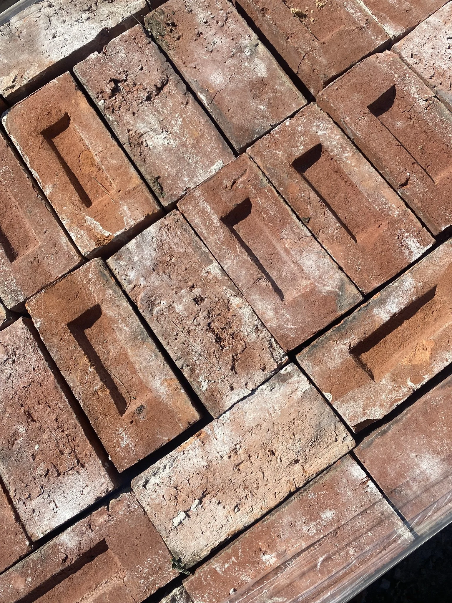 ArcanaMaterials_CobourgRedBricks_beds.JPEG