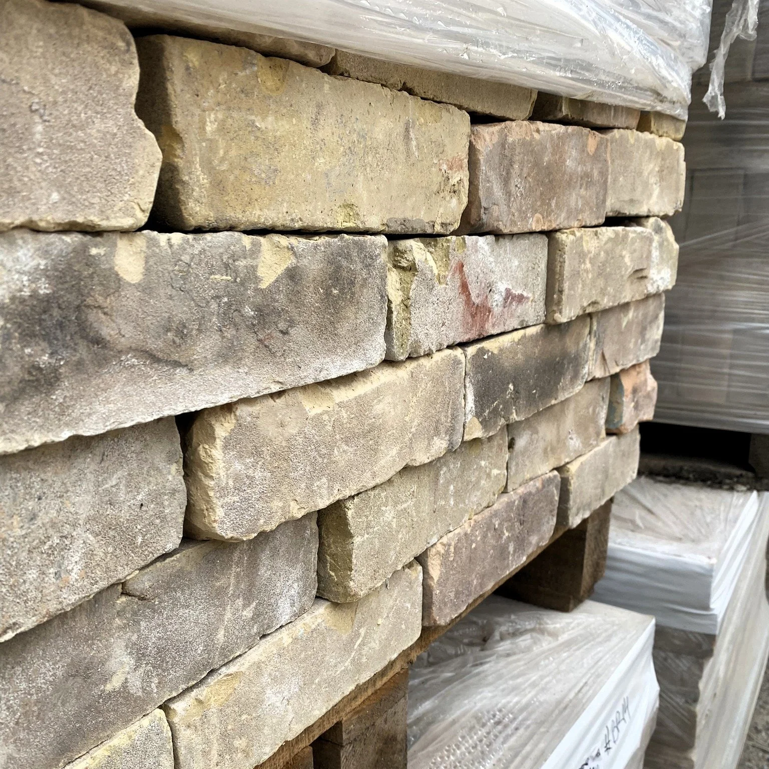 arcanamaterials_Brantford-Buff-reclaimedbrick-angle view.JPEG