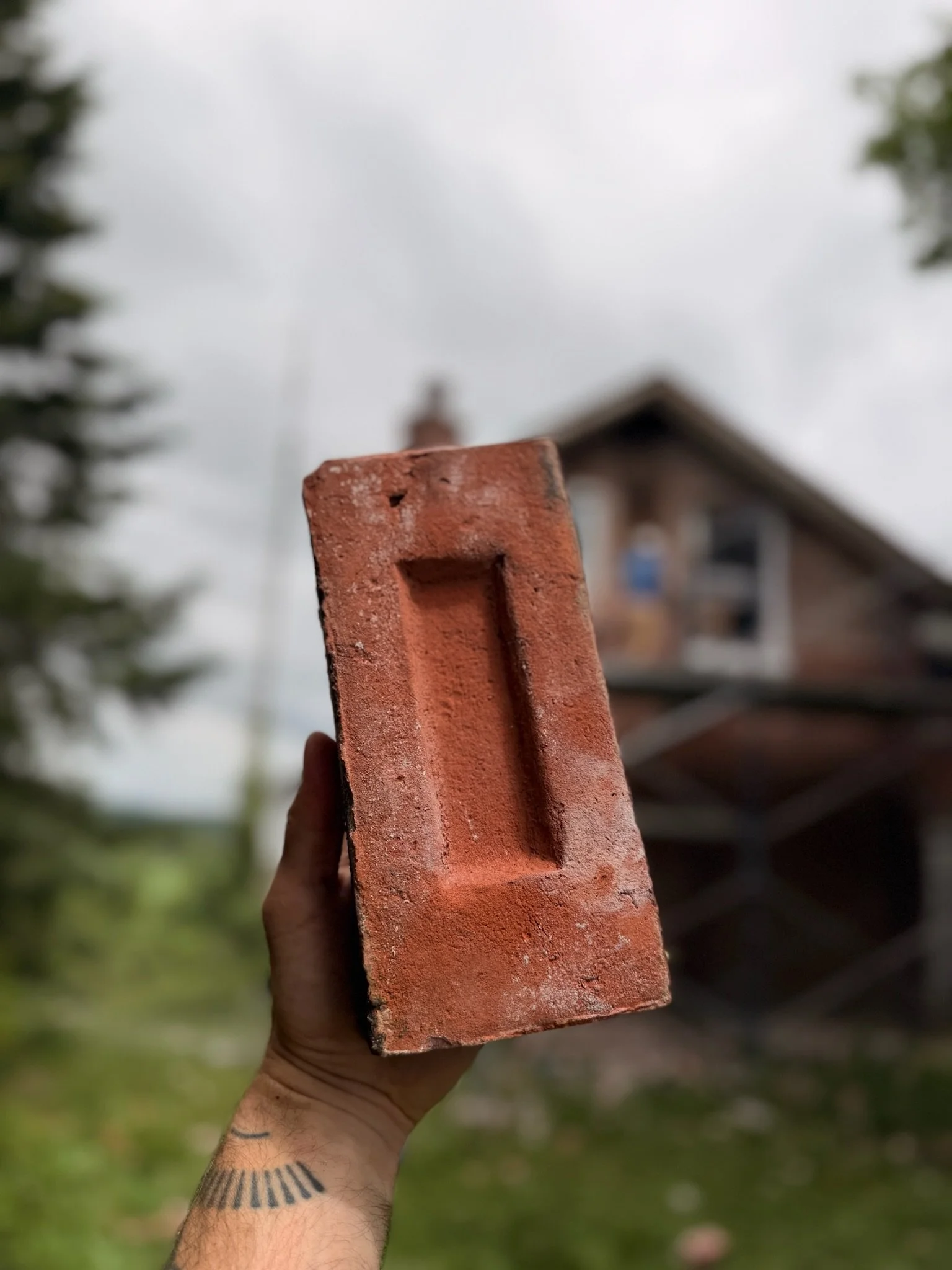 ArcanaMaterials_CobourgRedBricks_brickbed.JPEG
