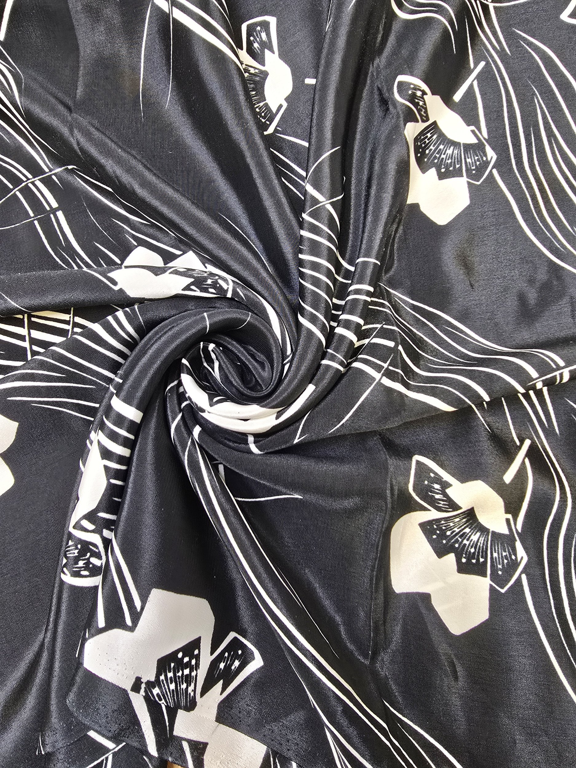 Wavy/Flowy Floral Black and White