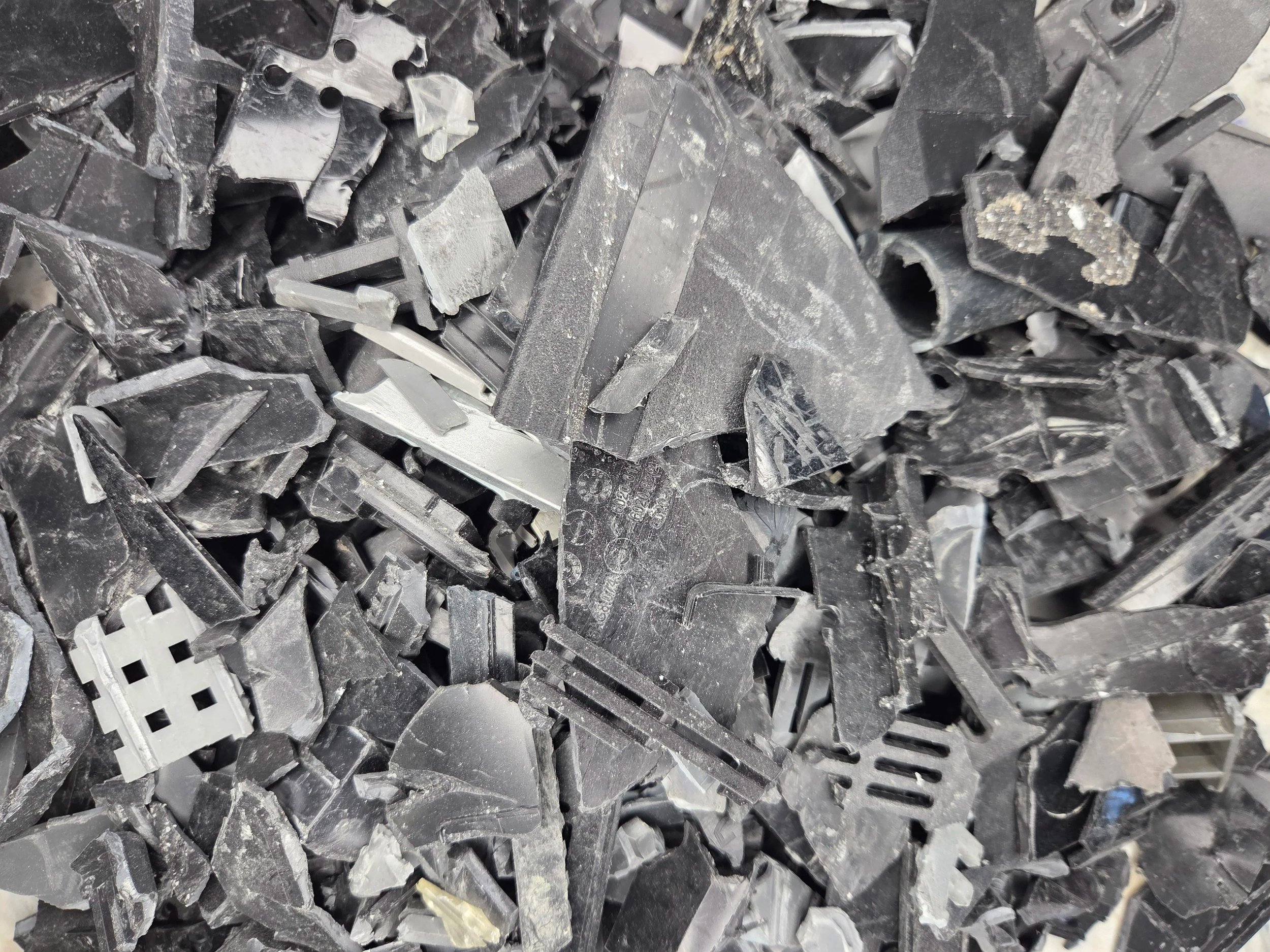 Shredded black e-plastics