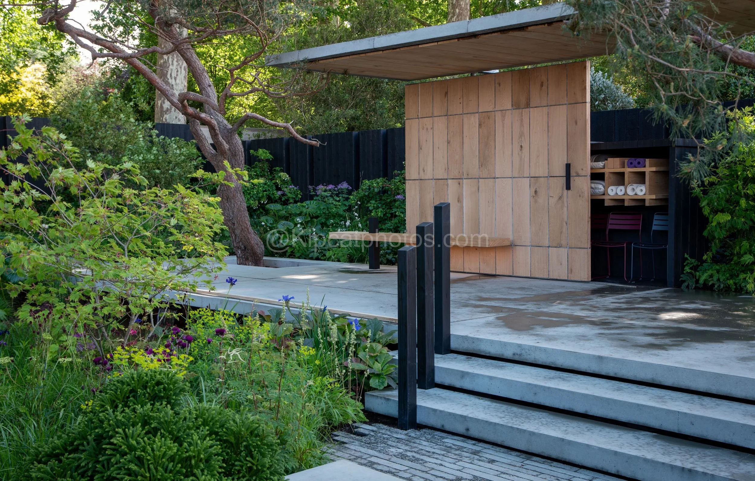 Timber-clad garden pavilion with cantilevered concrete roof in the Angus Thompson garden at RHS Chelsea Flower Show 2026

A contemporary oak-panelled pavilion with a floating concrete roof in the Angus Thompson show garden at RHS Chelsea Flower Show 