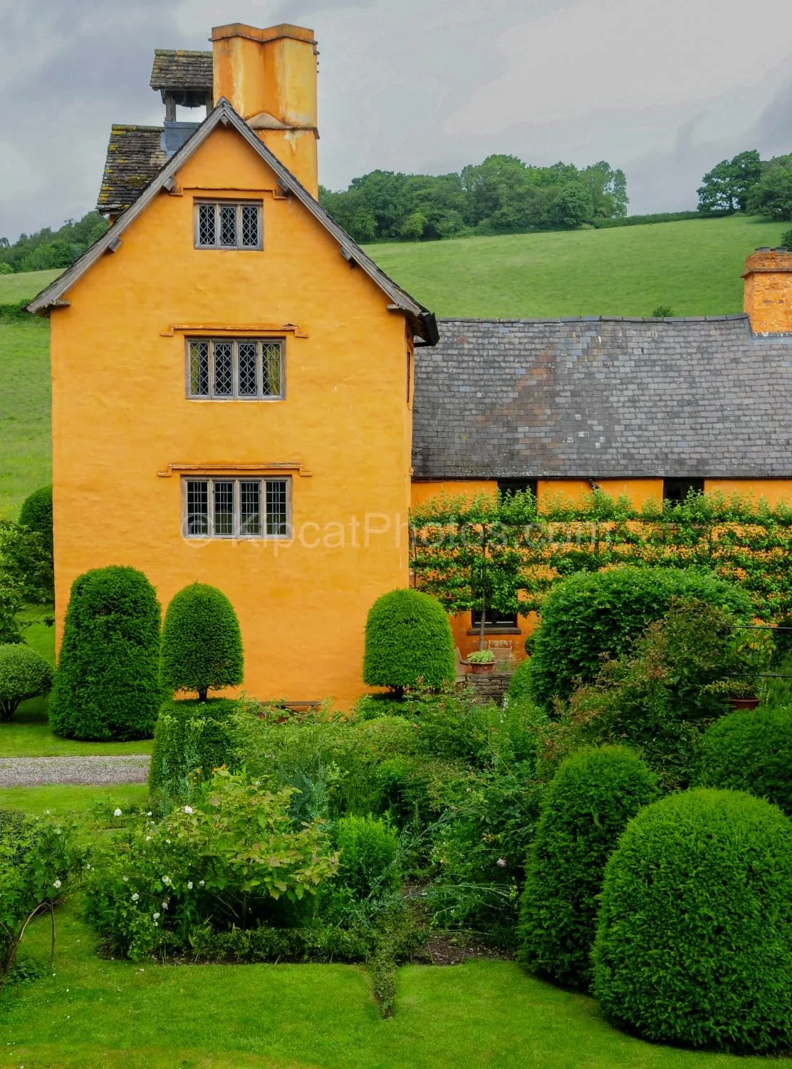 allt-y-bela-house-facade-topiary-garden-summer.jpg.jpg