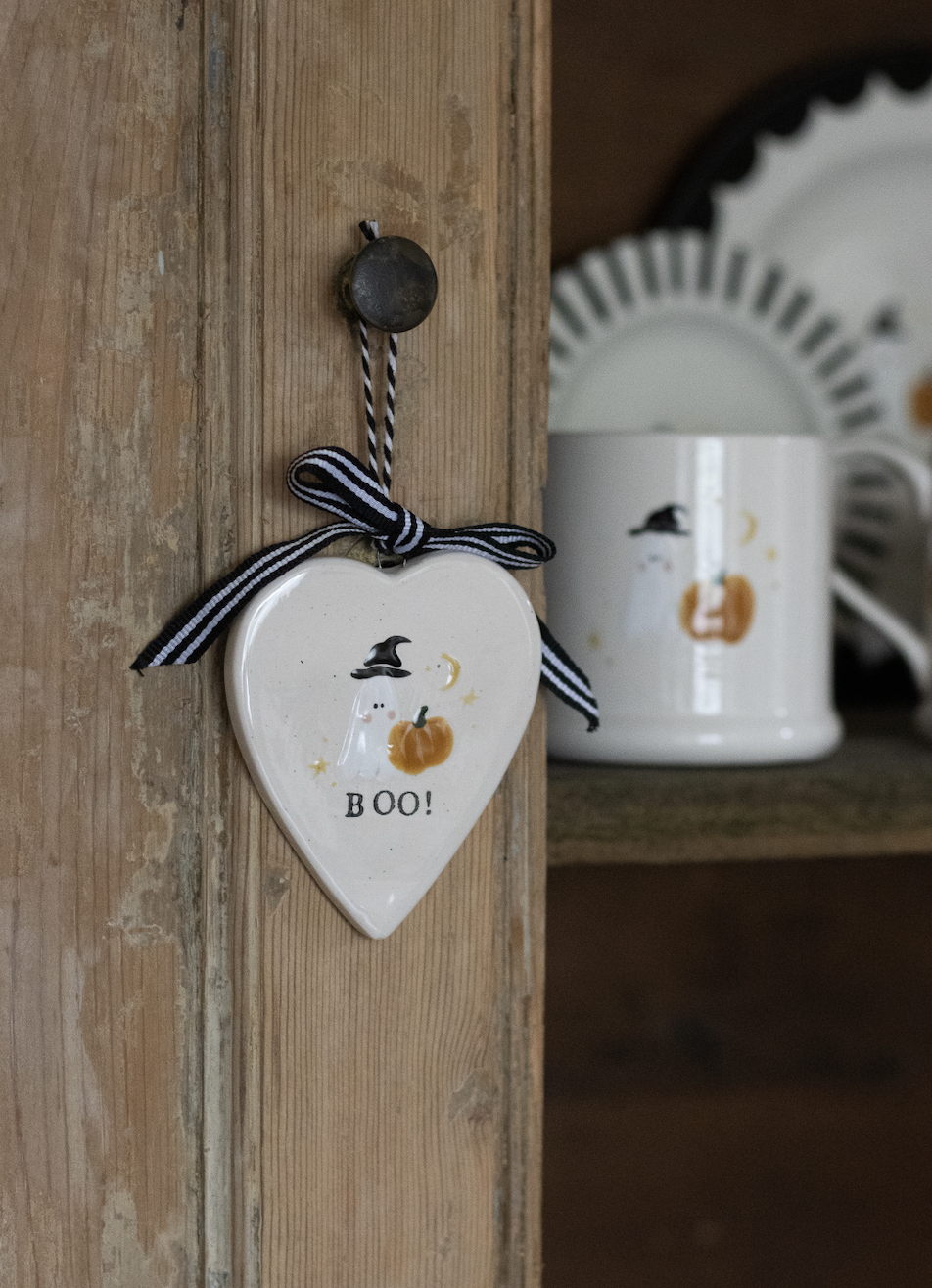 Haunting Heart Decor
