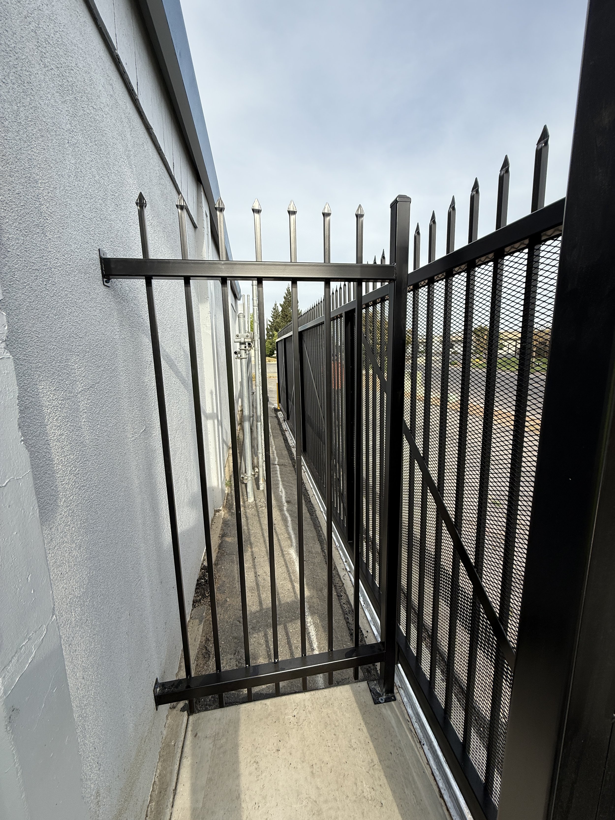 Commercial driveway gate with automatic sliding mechanism and weather-resistant design