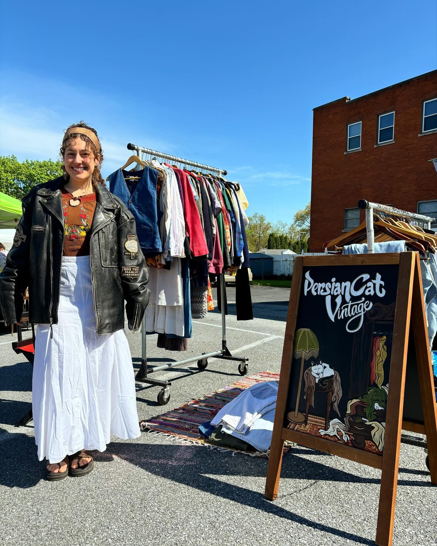 Out here at the Trellis Marketplace event! 10-4. Come see us! 🌞 &hellip; #persiancatvintage #ootd #ootdfashion #vintage #vintagestyle #vintageclothing #fashion #explorepage