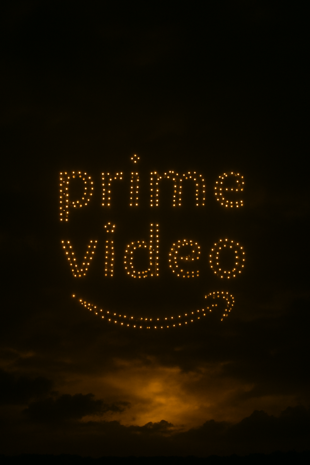 20250825_1007_Prime Video Skywriting_simple_compose_01k3h34a0nfdnbp7tvqvxd05mw.png