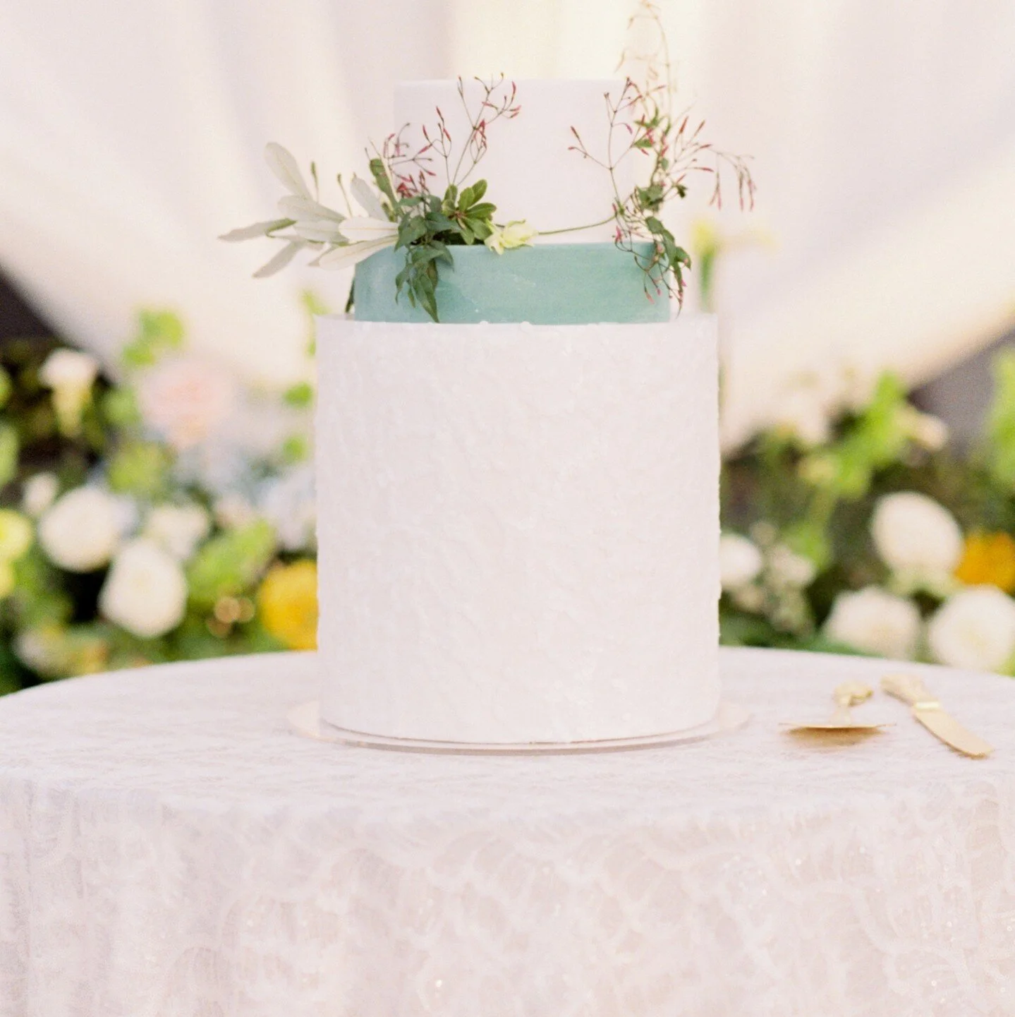 sophisticated elegance.⁠
⁠
⁠
⁠
⁠
⁠
⁠
⁠
⁠
&bull;⁠
⁠
&bull;⁠
⁠
&bull;⁠
⁠
&bull;⁠
⁠
&bull;⁠
⁠
&bull;⁠
⁠
&bull;⁠
⁠
&bull;⁠
⁠
⁠
⁠
#xocakerydallas #xocakerytx #xocakery #waferpapercake #waferpapercakes #waferpaperflowers #weddingcake #dallascakes #desserts