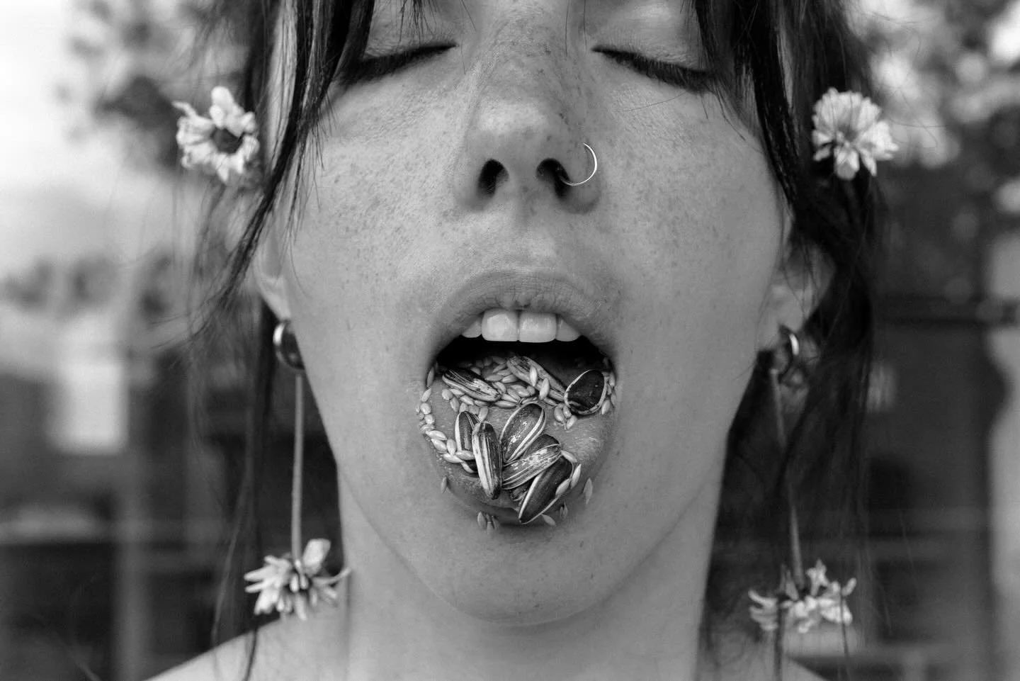 me exploring personifying different objects from my home.
guess which one i am here.

#homeofartandartinthehome