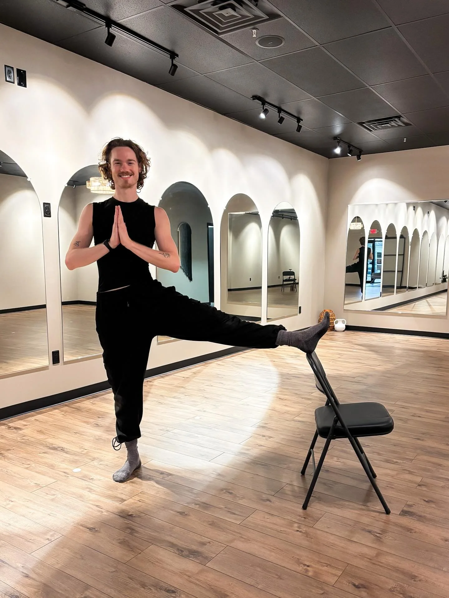 Sunday plans? Take a seat (literally!)🪑 

Chair Yoga is all about finding strength and ease with a little extra support... perfect for every body🫶

JOIN DANNY THIS SUN, OCT 5 @ 11:30AM
$20 | $16 Unlimited Members

Reserve your chair on the Glofox a
