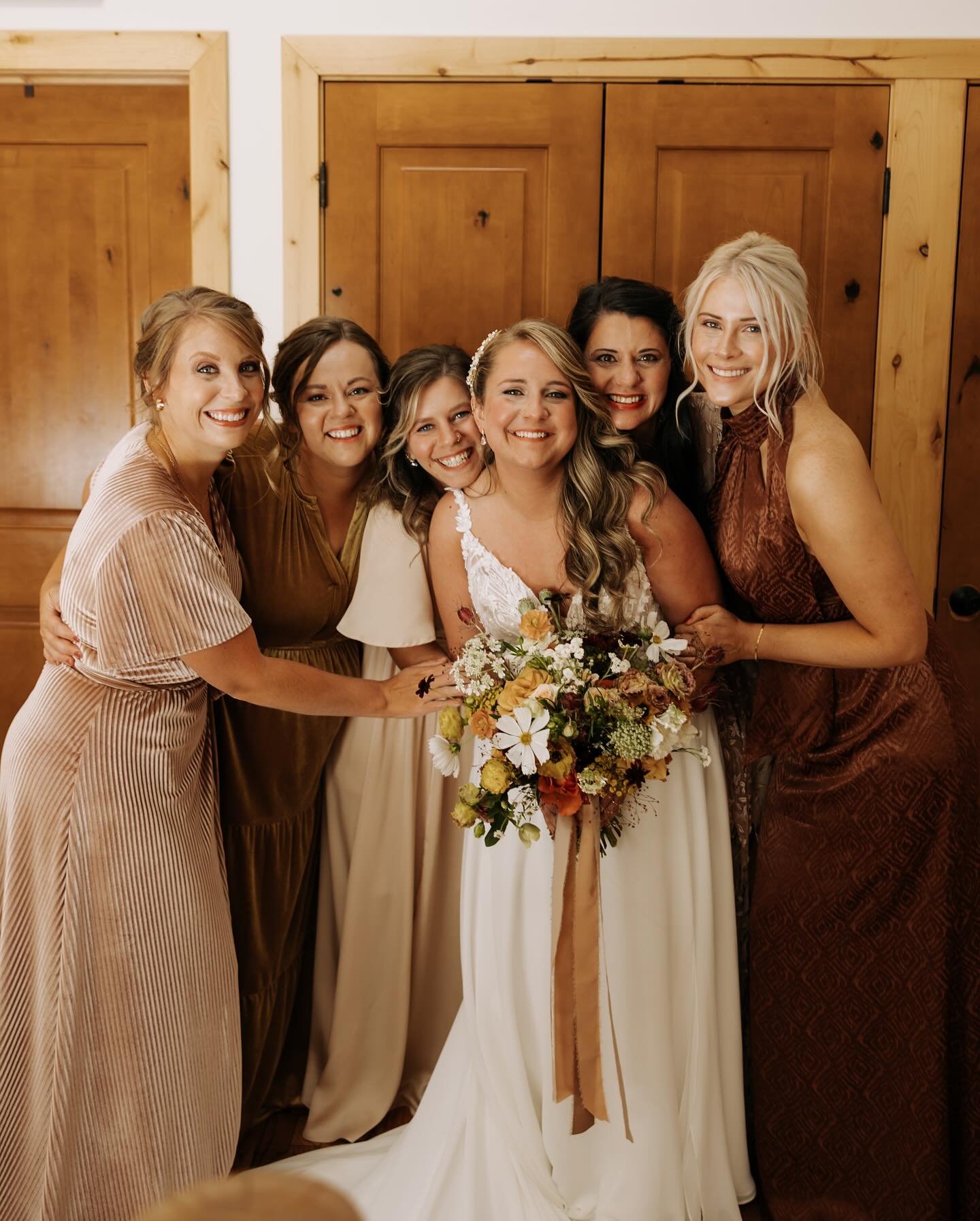 This one’s for the girls. 💕
.
Have recently been reflecting on our wedding because we just passed a year and I was in a wedding last weekend. I’m so thankful for these ladies. Two of them I still talk to every day and the other three at