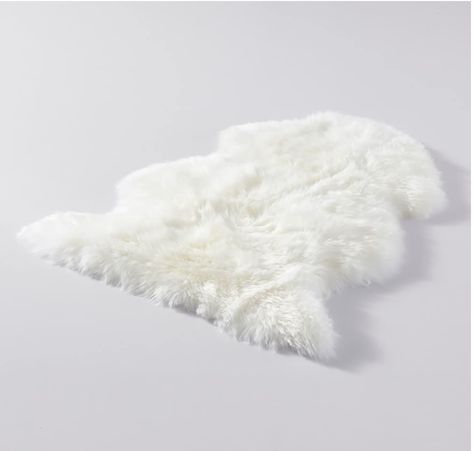 HUAHOO Premium Genuine Sheepskin Rug Real Australia Sheepskin Natural Luxury Fluffy Lambskin Fur Area Rug