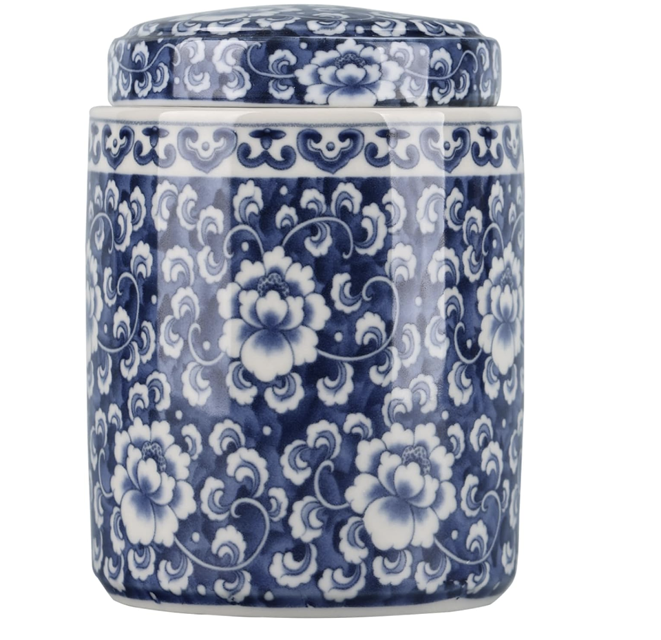 Chinese Traditional Antique Style Blue and White Porcelain Ginger Jar 