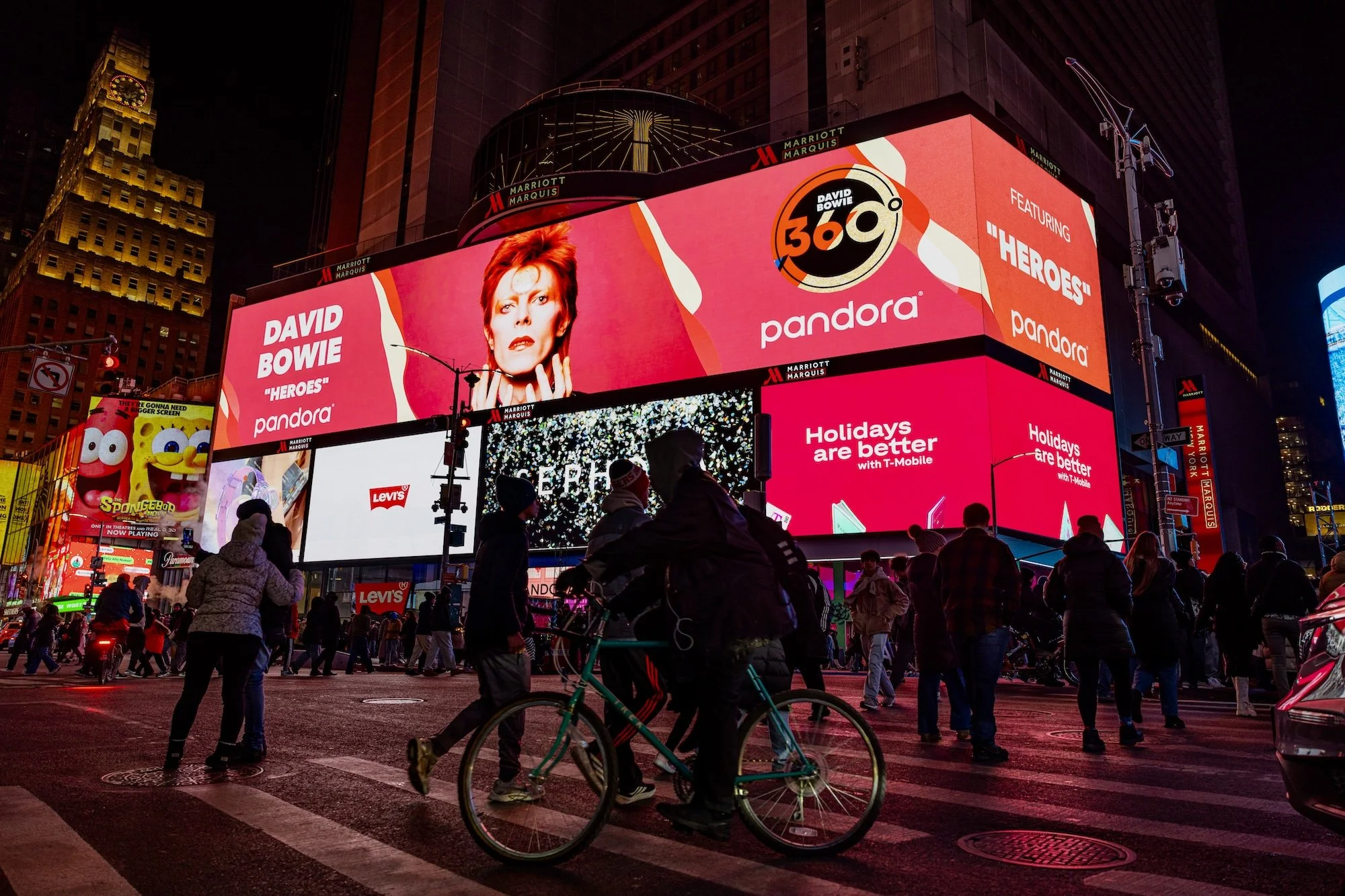 PANDORA_TIMESSQUARE_20260103_DAVIDBOWIE_12739.jpg