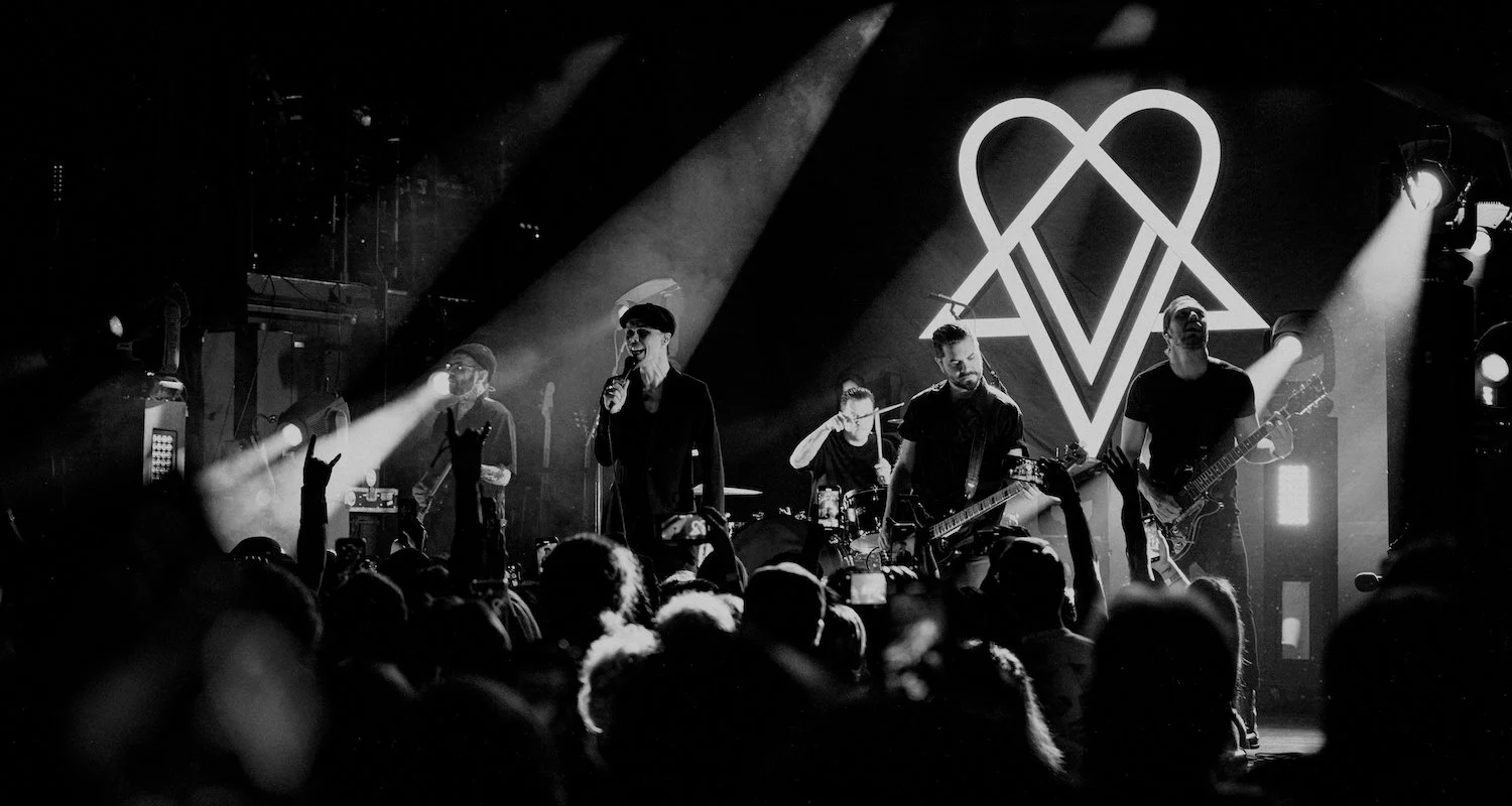 REVIEW: VV, Kælan Mikla at Irving Plaza | 05.09.2023