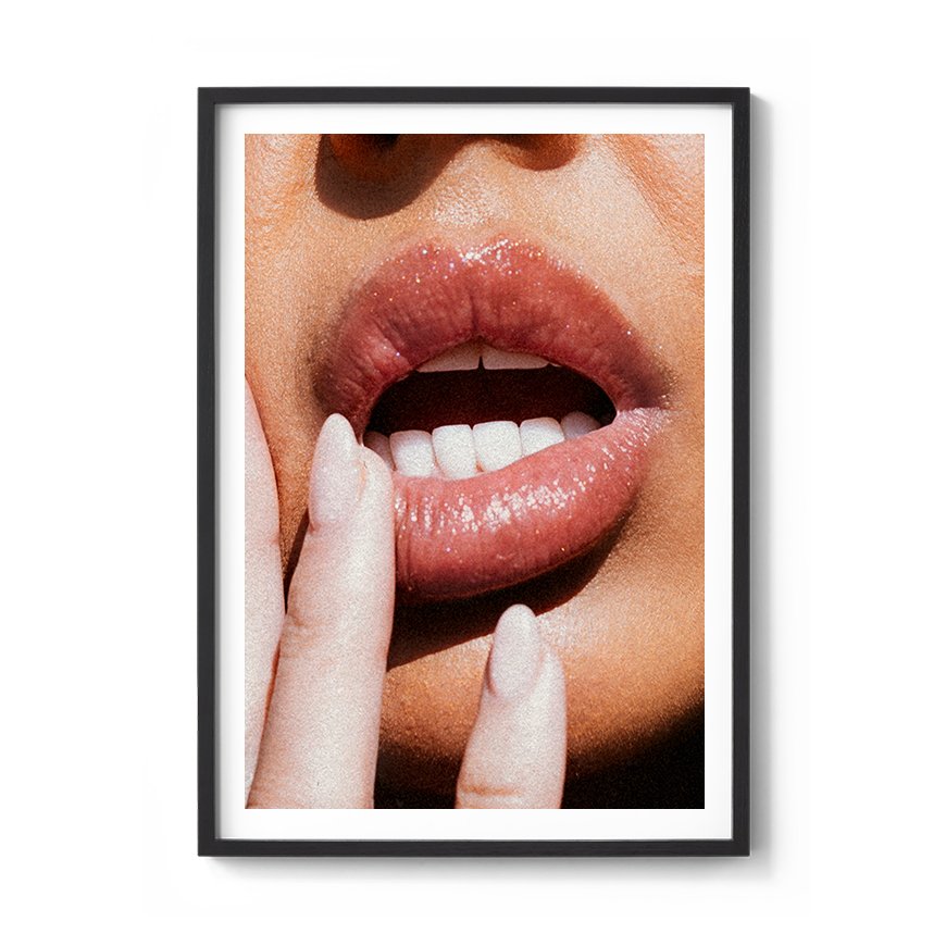 LIPS BLACK FRAME.jpg