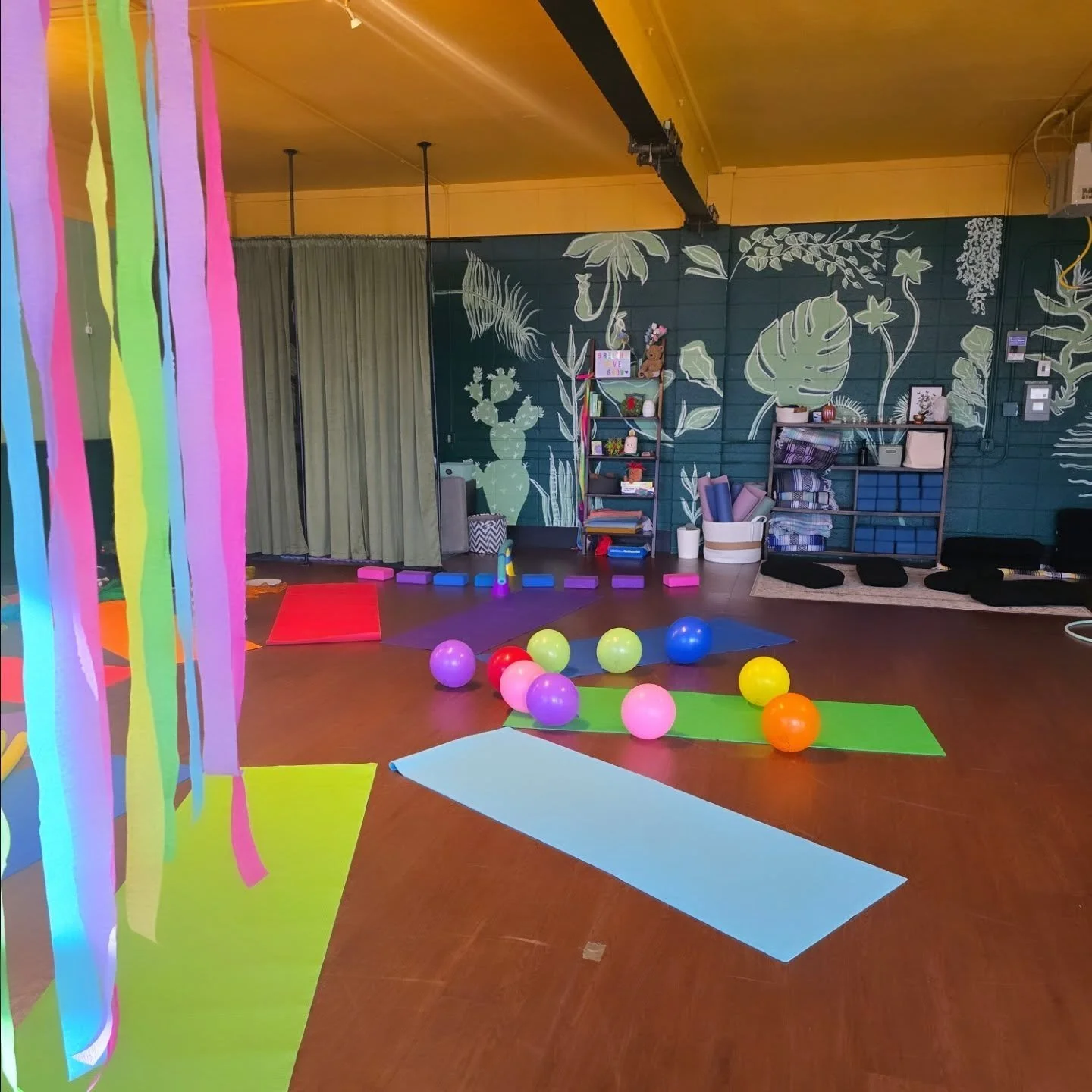 All set for a donut 🍩 themed birthday party tonight! 

Fun obstacle courses like this are always a huge hit during camps and parties 🥳 

~~~

We offer a few different party packages! You can check them out on our website, if interested 🎉