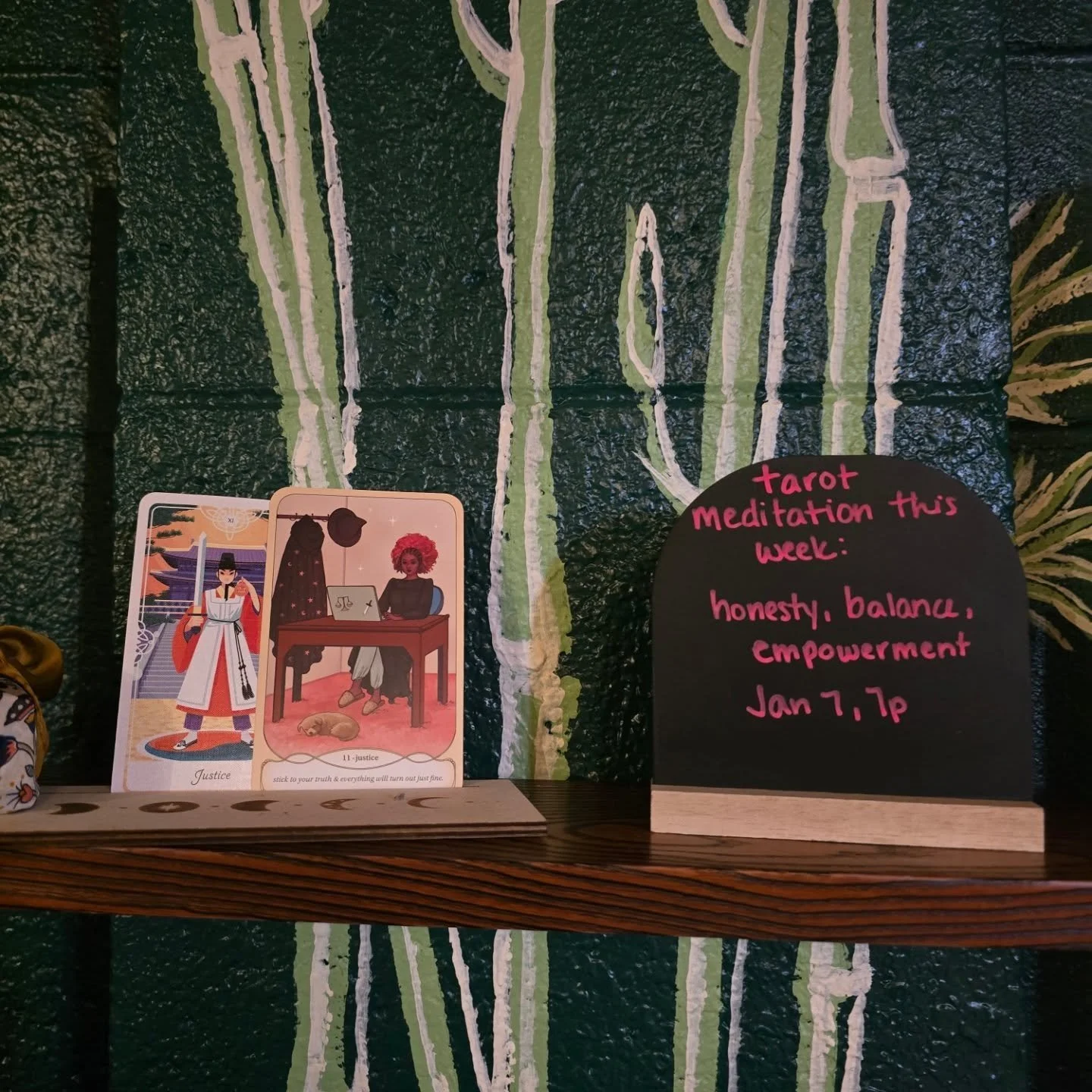 What a cozy week of evening classes we've had so far 😌 

If you wanna continue it, we've got:

⚖️ a meditation on the qualities of the Justice card this evening 

🧘&zwj;♀️ a gentle yoga practice with Jess tomorrow

✨️ our Restorative + Reiki class 