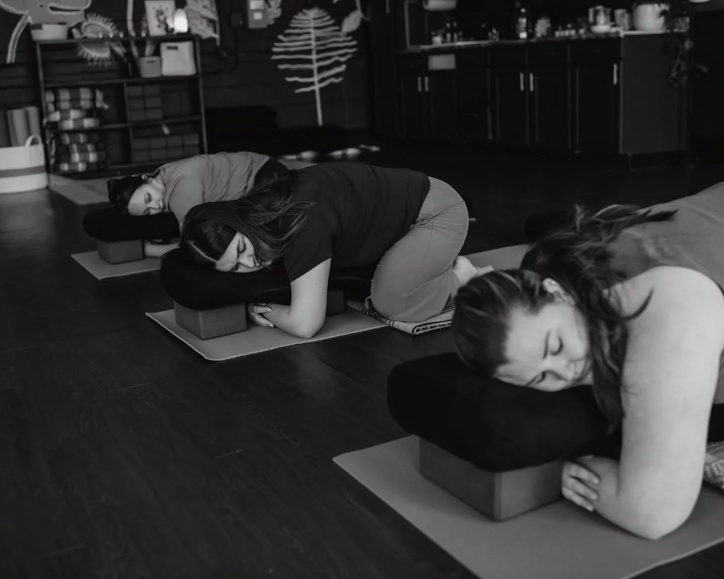 Not every practice is about pushing further...

Sometimes its about finding your edge,
softening into stillness,
and giving yourself time to just be 😌

This is the heart of Yin Yoga, where we use plenty of support, slow movement, and quiet space to 