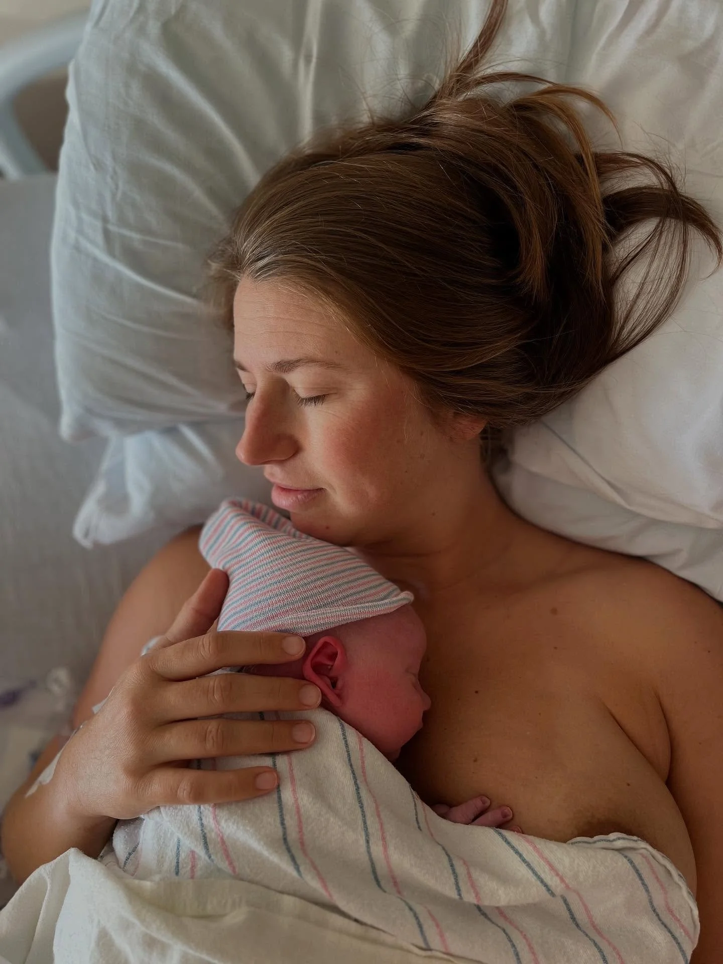 Beautiful new mama and her sweet babe 💛
