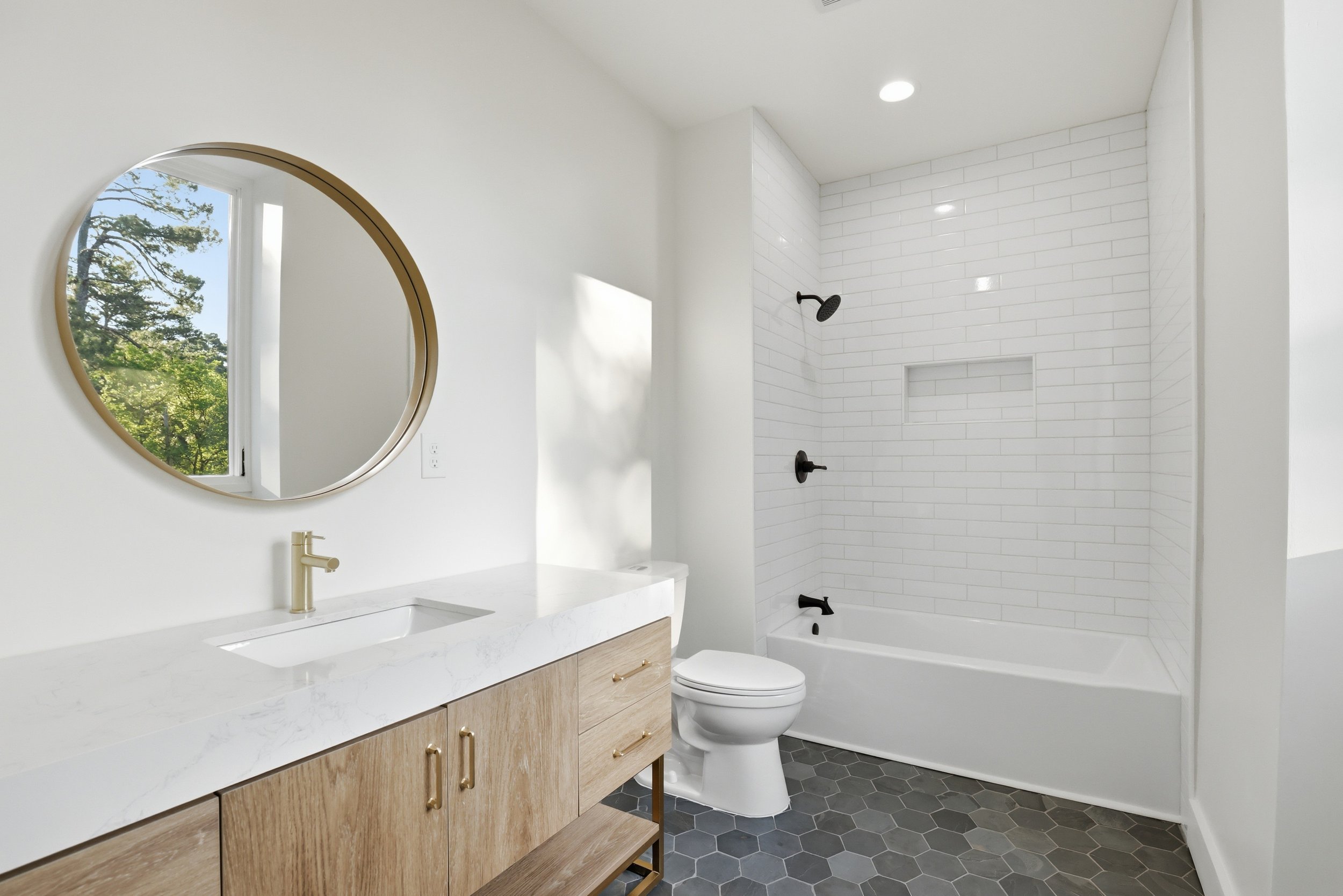 377 Lucerne Boulevard - Hilary Cleveland-80.jpg