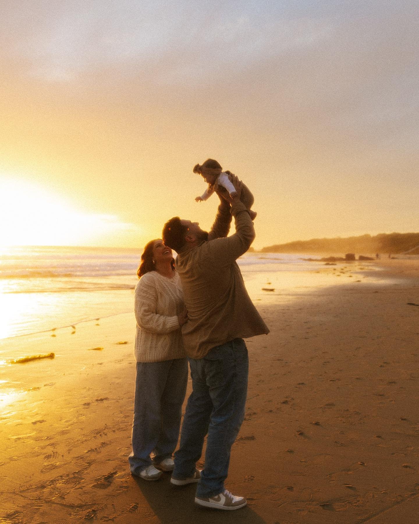 Guys. Stop what you&rsquo;re doing rn and look at this family. GORGEOUS 🌞🧡🎞🌅🏖

#photographer #photography #california #caliphotographer #travelphotographer #sunset #photoshoot #familyphotography