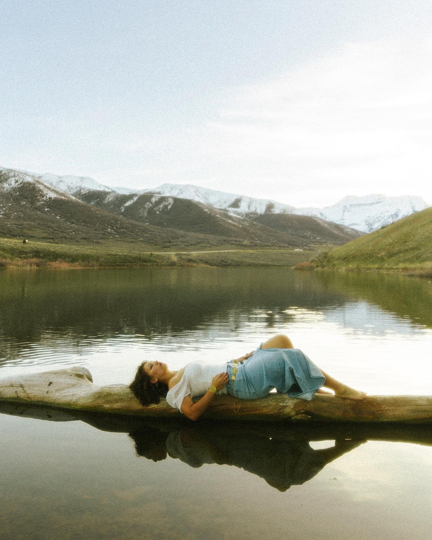 I have to be so honest, the day of this shoot I was feeling super tired and kinda just wanted to stay home&hellip; But of course I went, and I LOVED IT. It&rsquo;s crazy how the mountains change everything :,) thanks for the love on this one too.