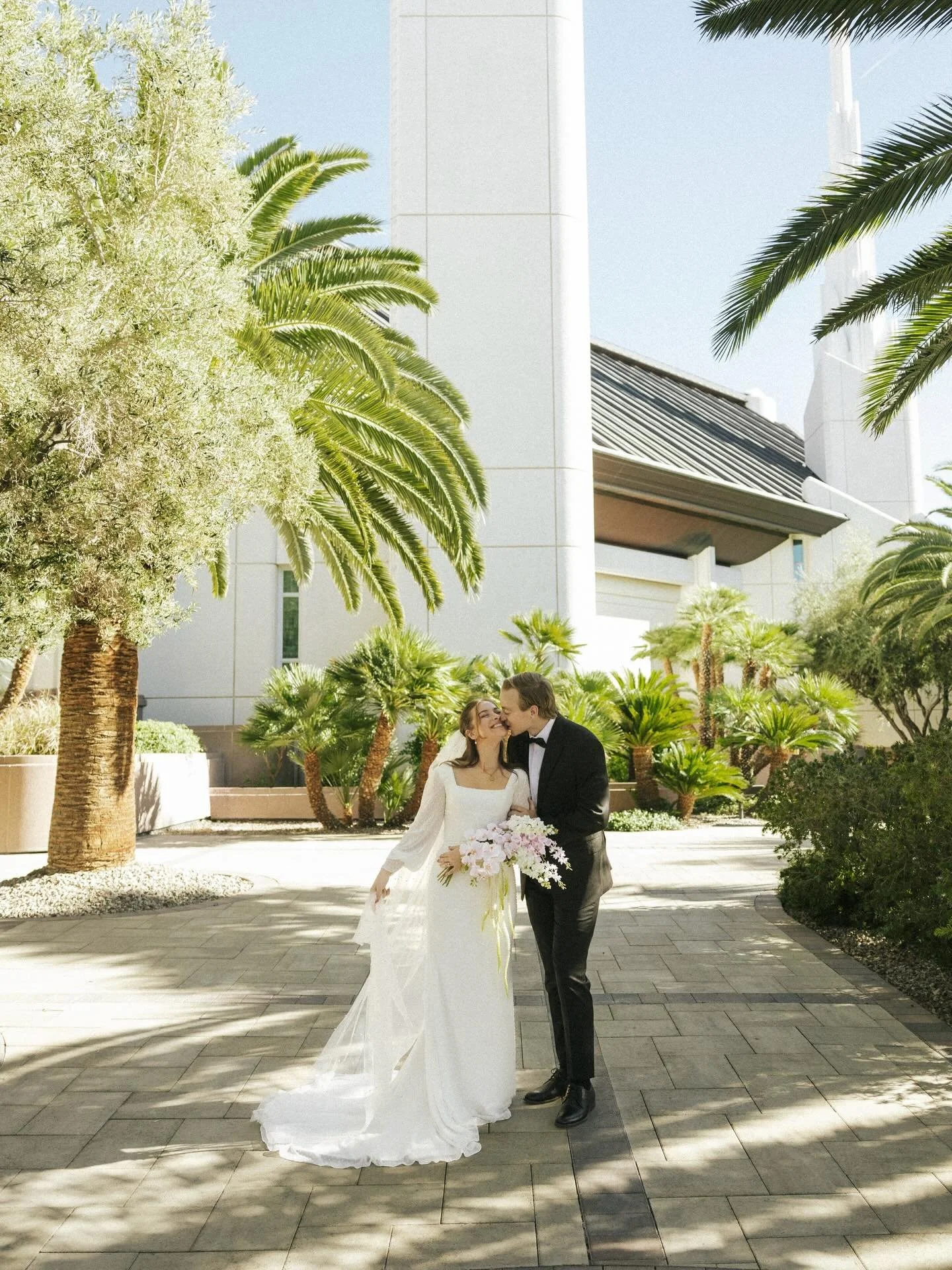 Kiki + Hunter!!!!! Can you believe this was a November wedding &hellip; 🍋🌸🌞🌷🌵💓