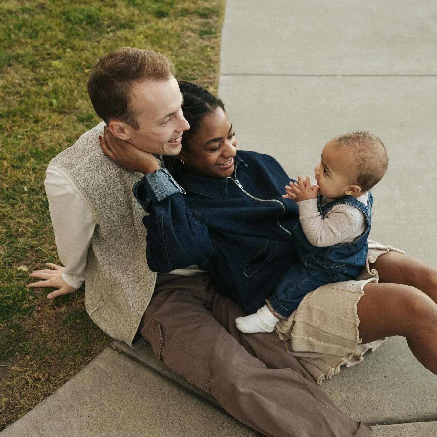 The sweetest lil family pics from Dec <3 🏡 which is your fav?!