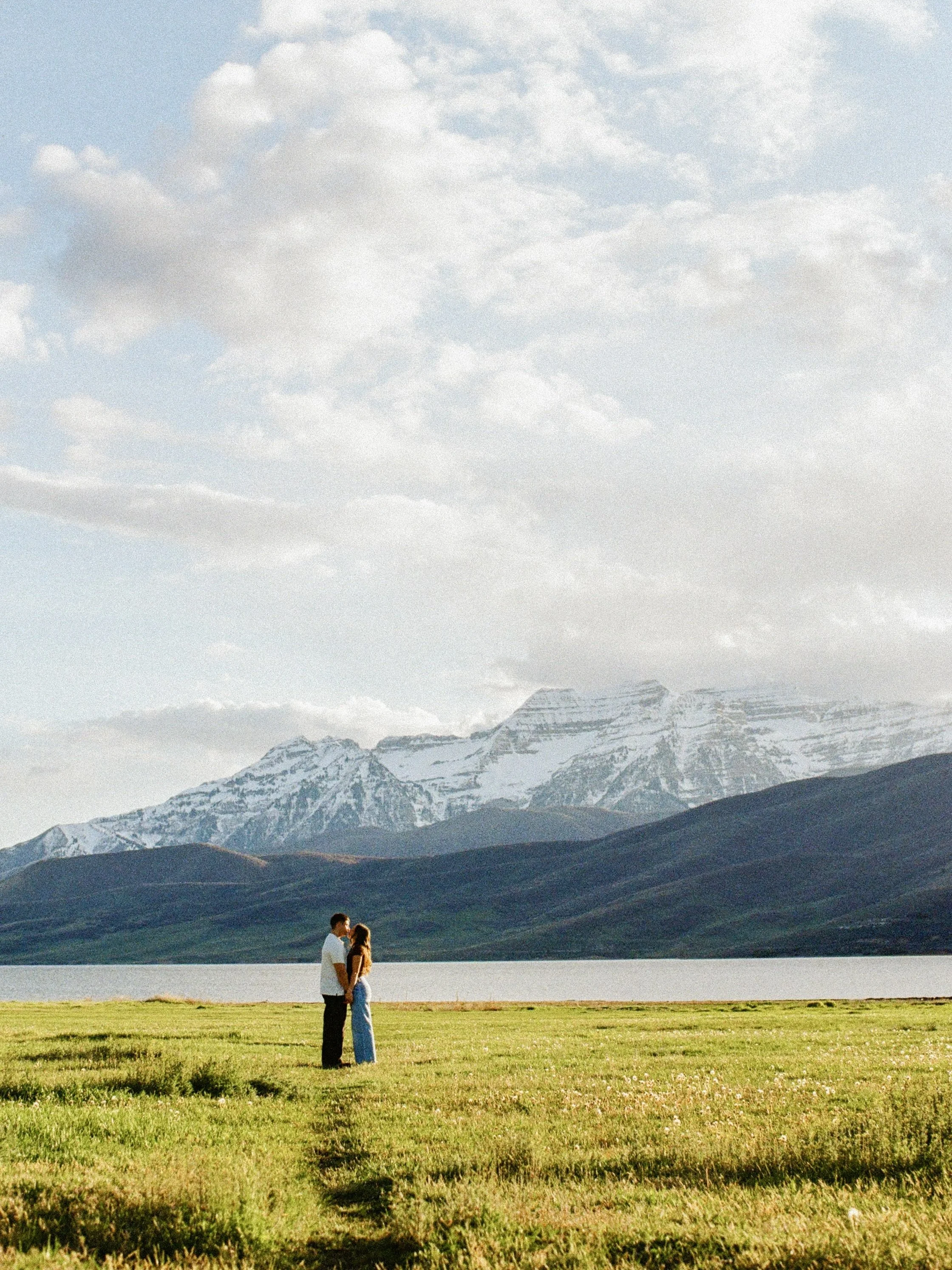 Janet + Ethan on digital and film!!!! I met Janet a year ago at @creativecoworkshop, and now I get to photograph her wedding 🥹🥹🥹 YAY