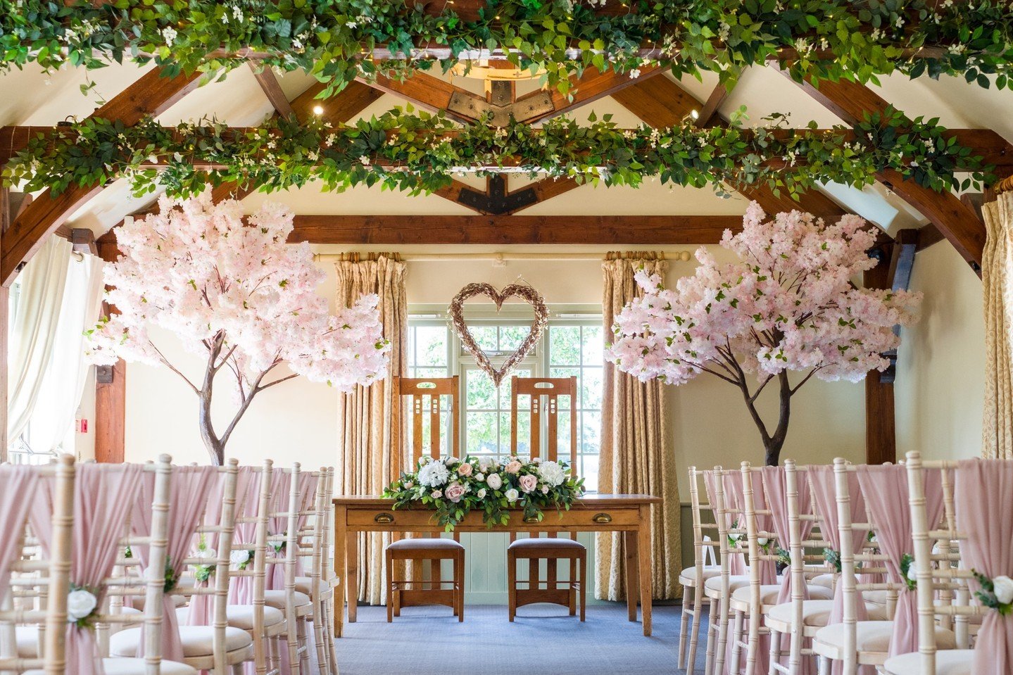 Your aisle, your vision. πΈ
Transform our space into the aisle of your dreams. Customise every detail to make your walk unforgettable and bring your dream wedding to life.
@eyeshine_wedding_photography @elfoccasions
@jenspittlephotography
@theke