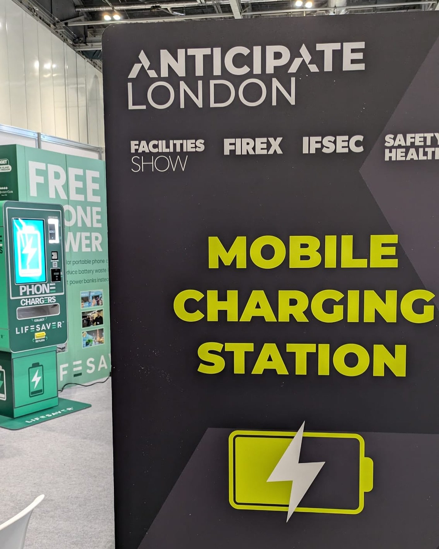 We are at Anticipate London today until Thursday at the Excel in London!
#anticipatelondon2024 #lifesaverpower #powerforgood #powerforall #phonecharger #phonecharging