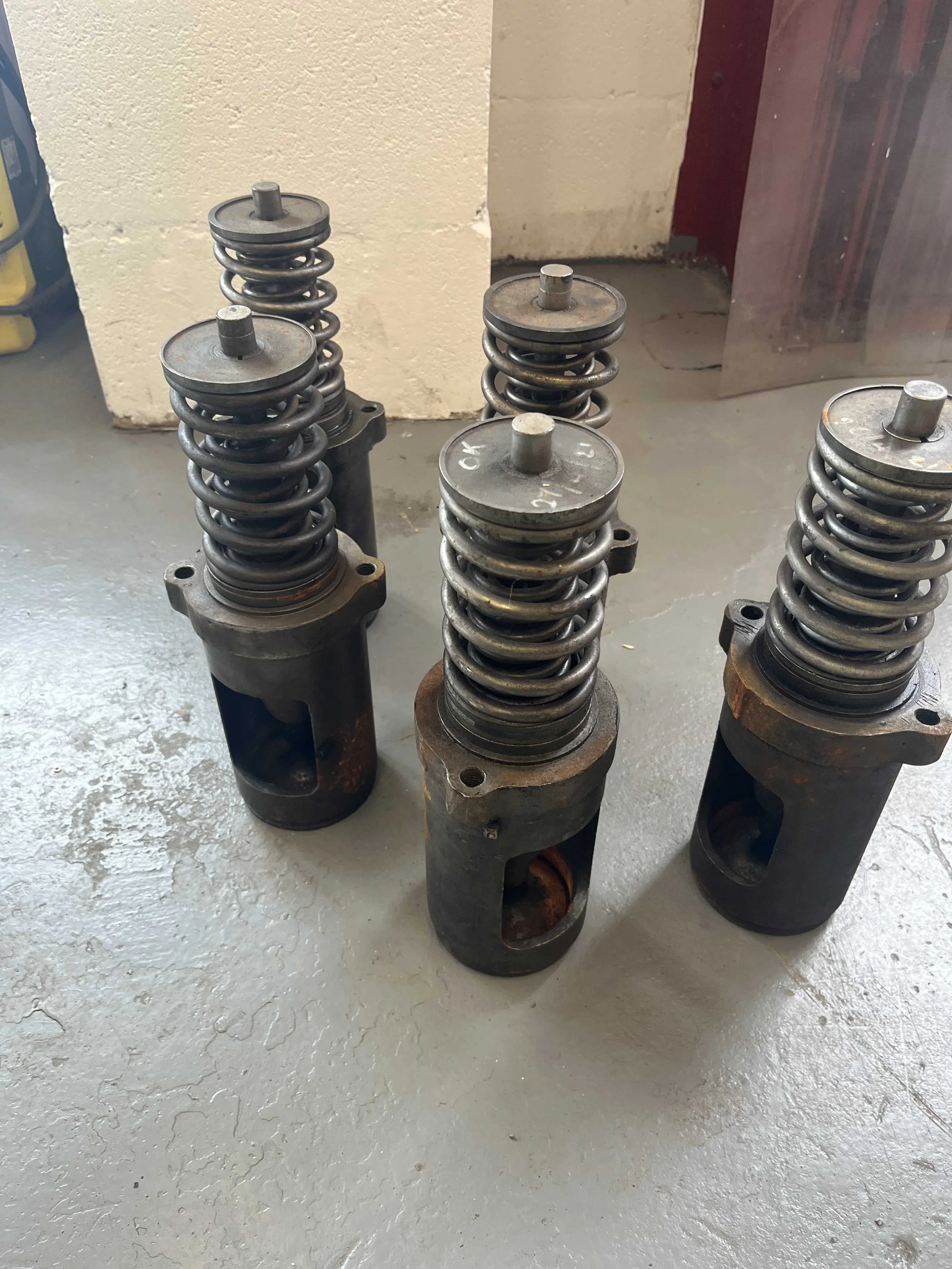 VALVE CAGES Complete With Valve