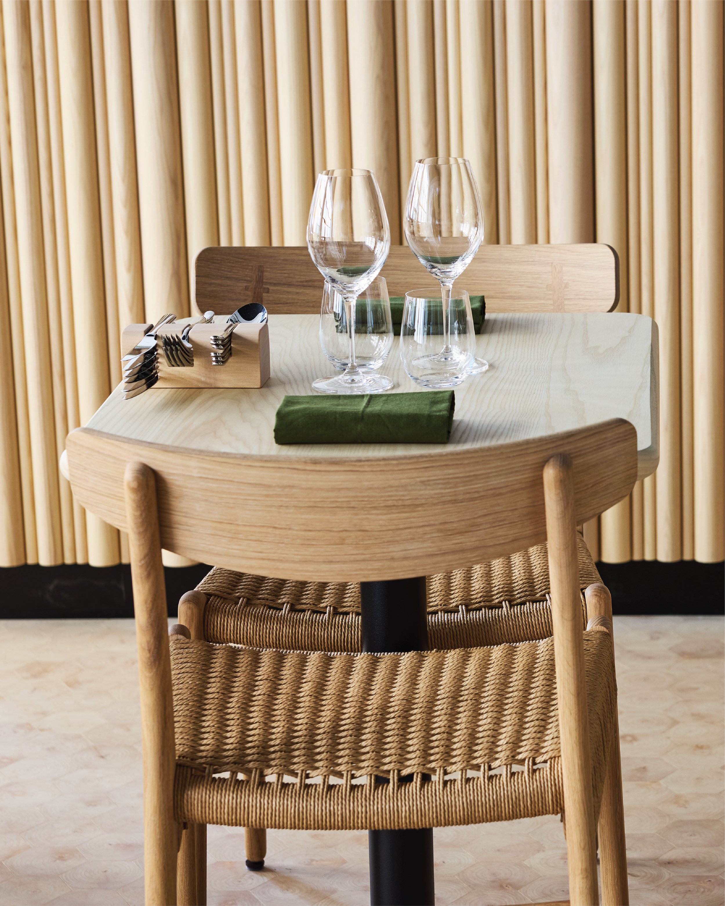 Carl-hansson-son-östermalm-karlaplan-vinbar-kvarterskrog-restaurang-cocktailbar-varmrätter-desserter-förrätter-snacks.jpg