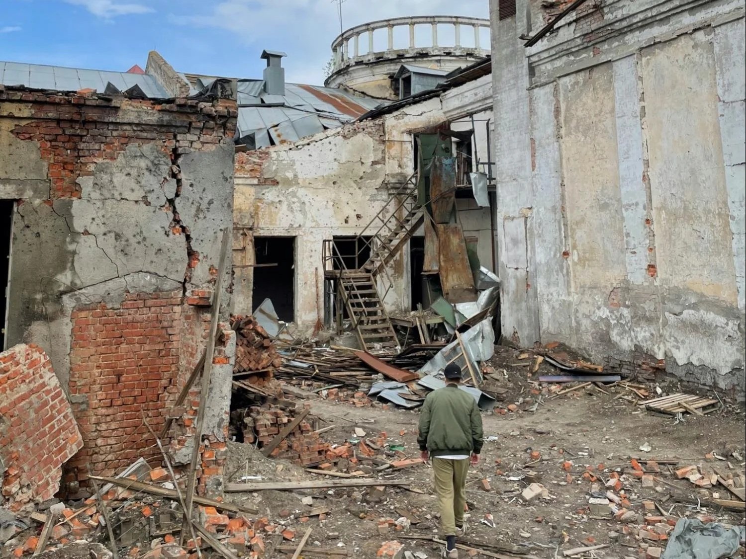 Foreign Direct Investment and International Aid in Ukraine’s Post-War Ukraine