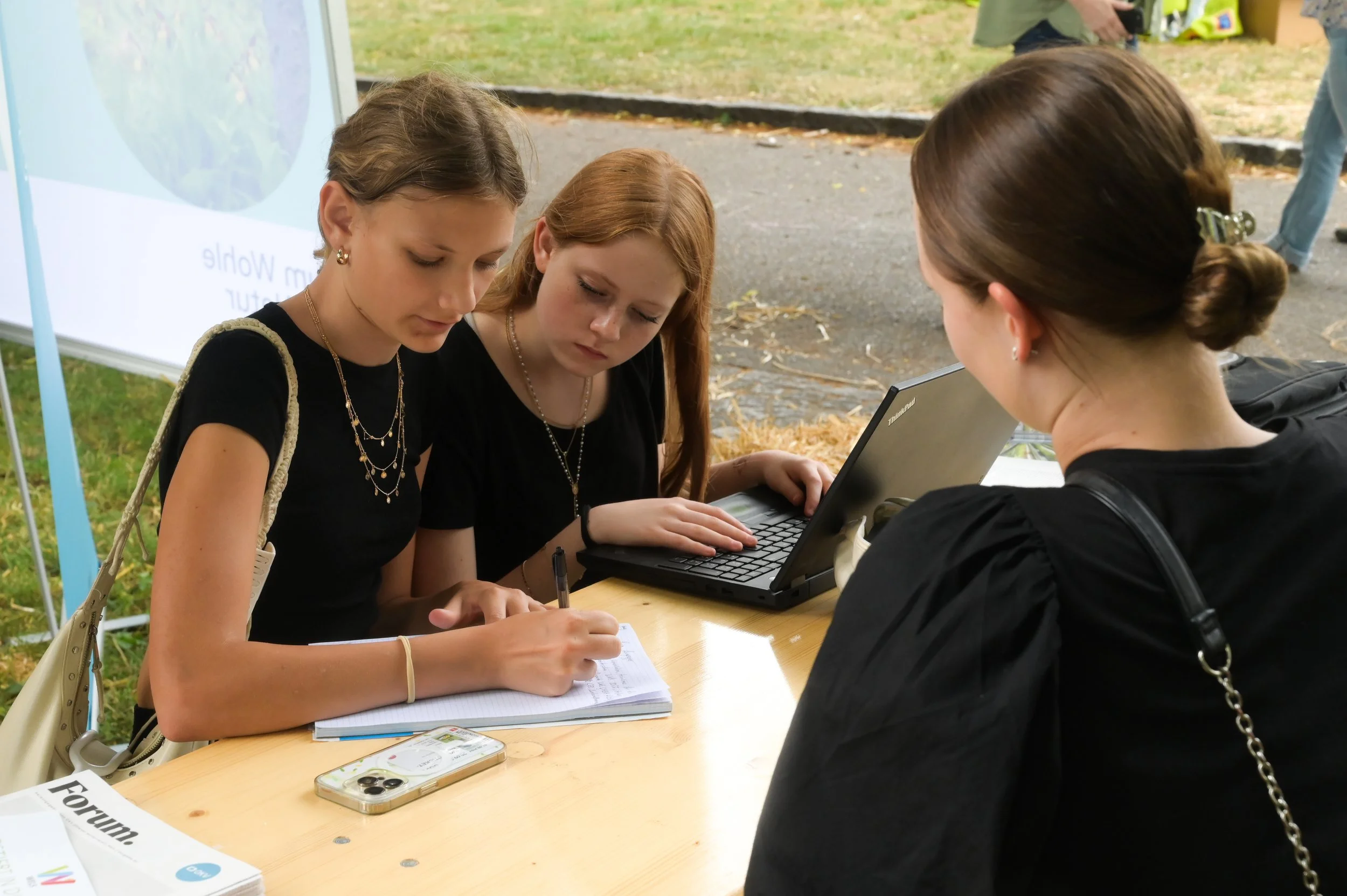 Zeitungsworkshop für Schulen – Eigene Zeitung gestalten und Journalismus erleben