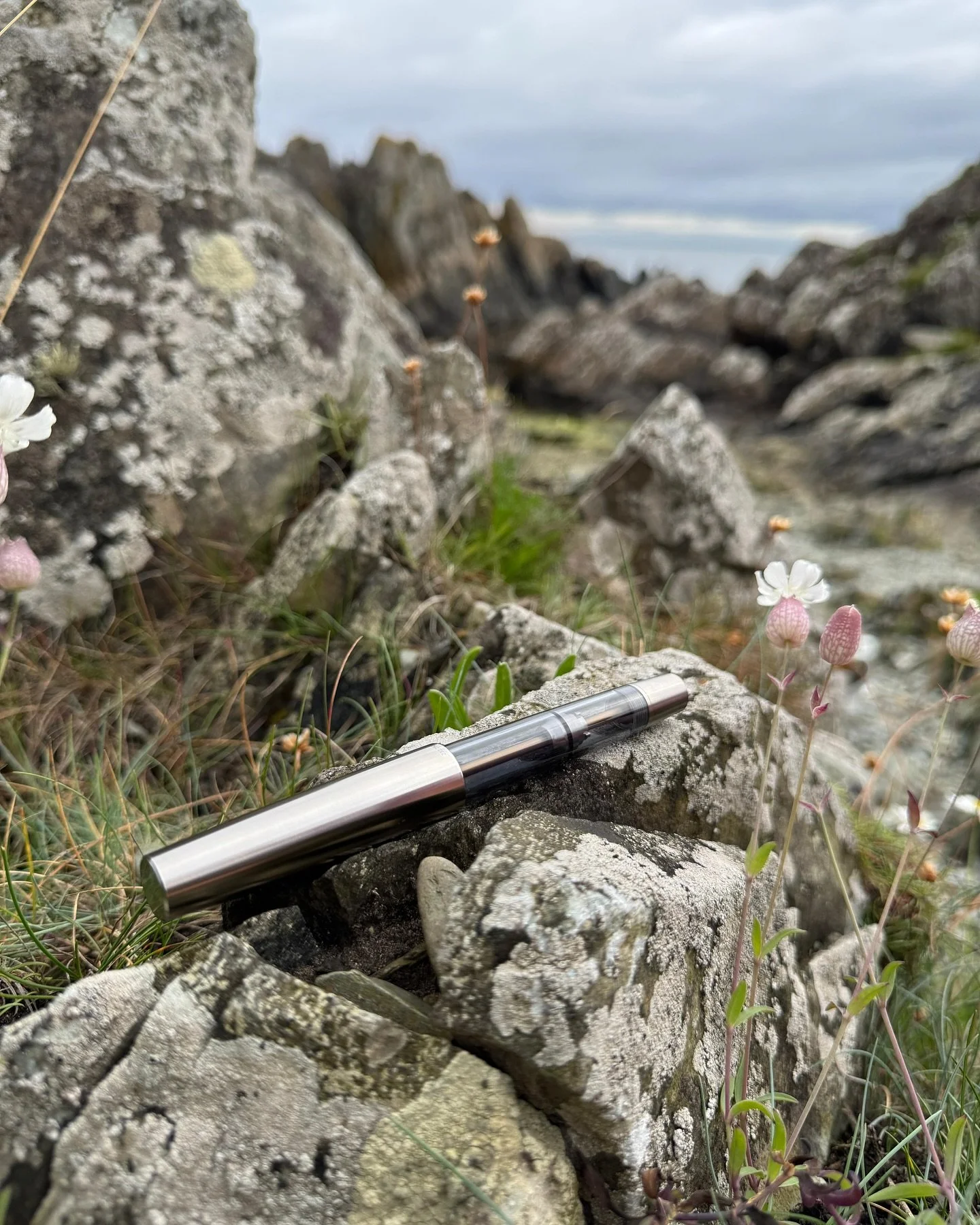 Taking in some sea air.
#fifty4t #titan #5040 #titanfillingsystem #fountainpen #irish #engineering #titanium #titaniumnitride #irishdesign #irishengineering #dkit #qub