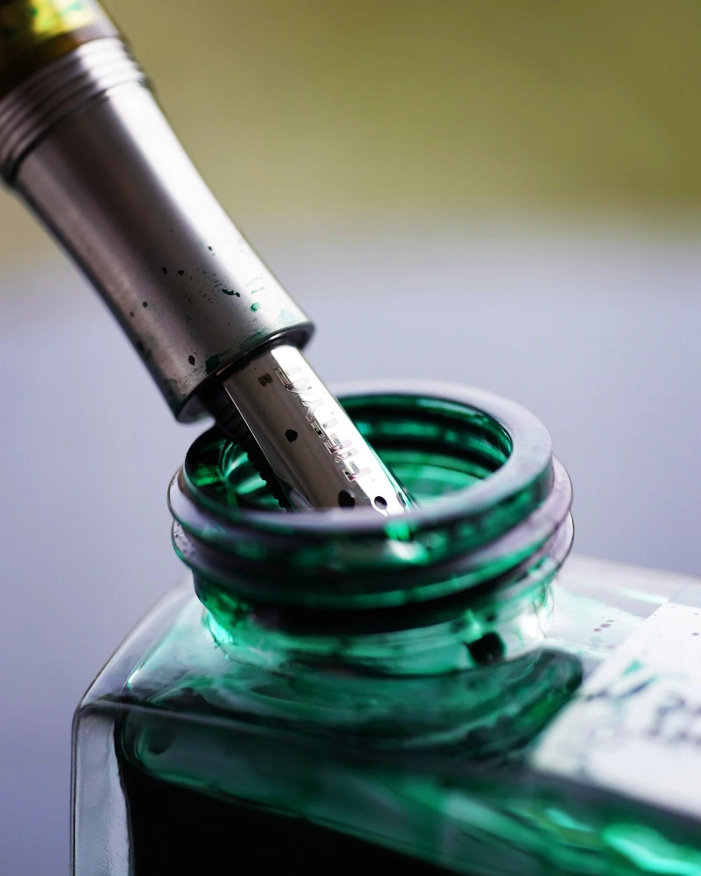 Getting the Ultem Titan ready for another month of writing. Irish Green seems an appropriate choice!
#fifty4t #titan #titanium #titaniumnitride #ultem #stainlesssteel #ebonite #7 #machinedpen #penaddict #design #engineering #irish