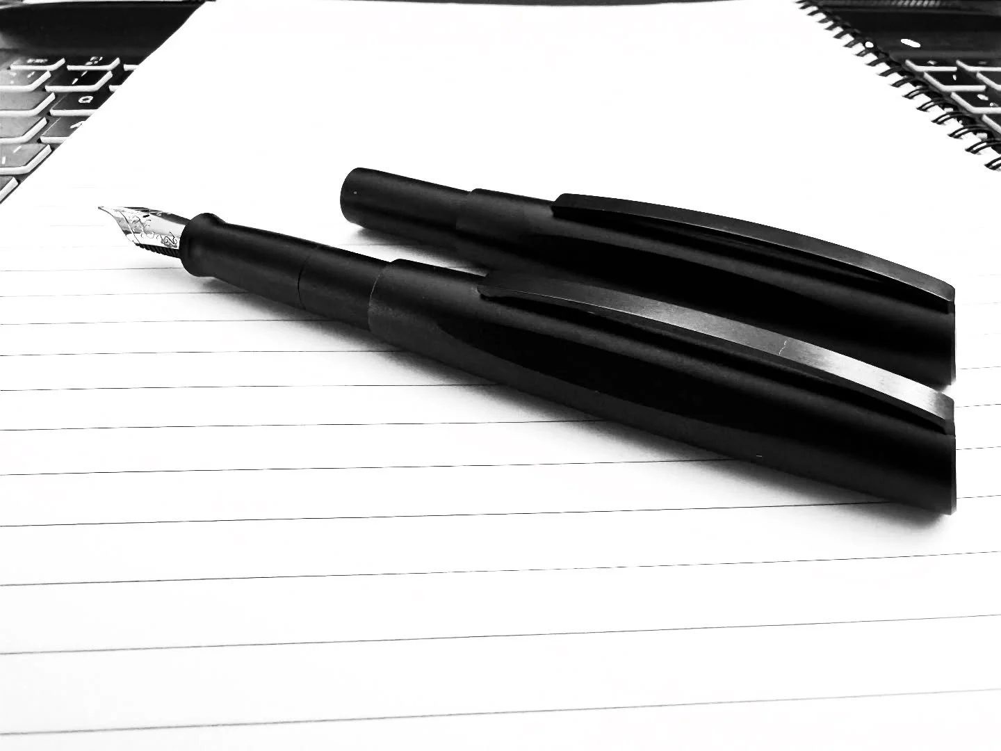 To post or capped the Pocket GT looks sleek!
#Fifty4T #PocketGT #Aluminium #anodized #fountainpen #pocketpen