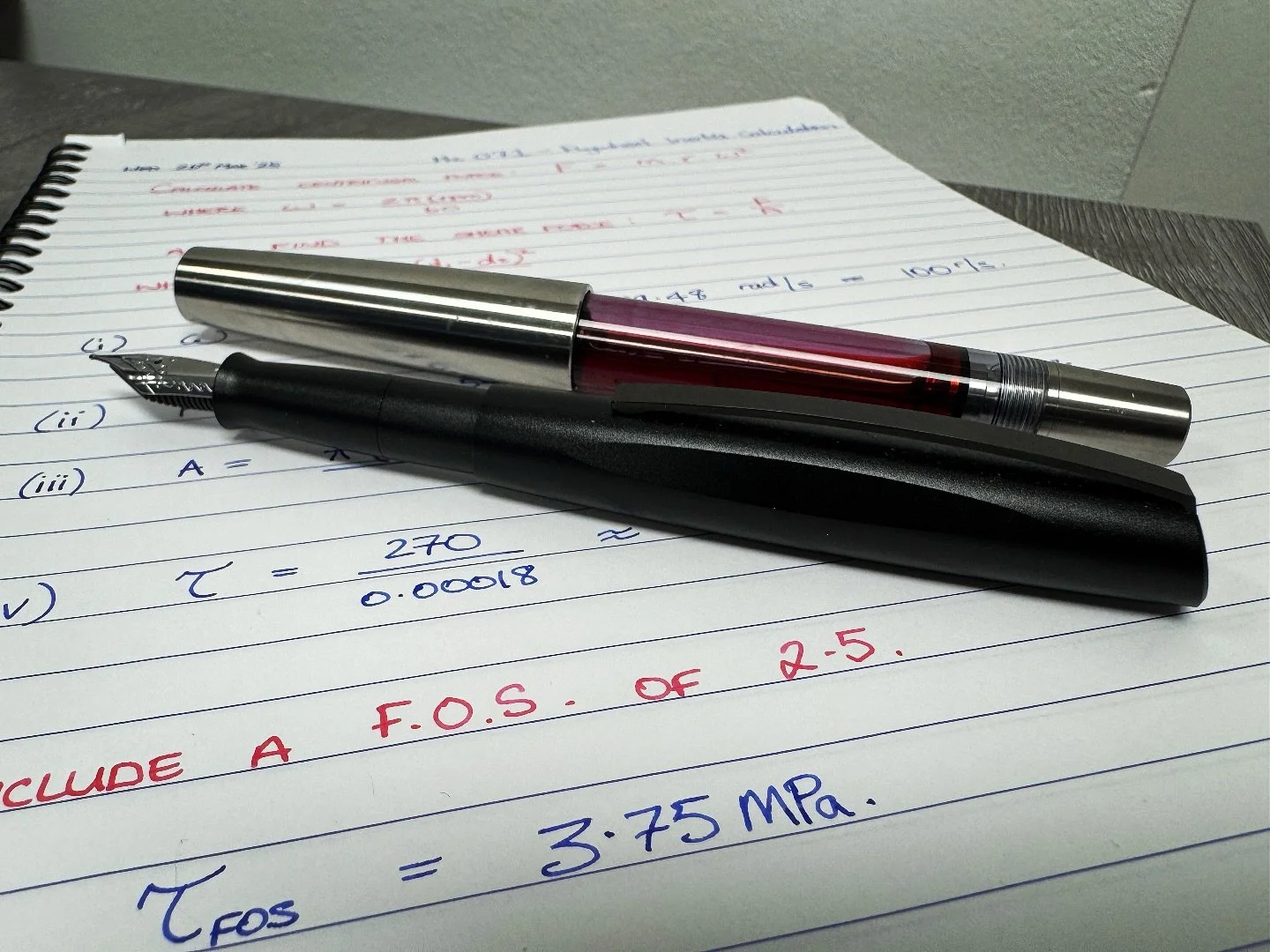 The Pocket GT is a compact pocket pen but can match the length of our #8 nib Titan when posted.
#fifty4t #PocketGT #pocketpen #Fifty4TTitan #titanium #aluminium #clip #pen #fountainpen