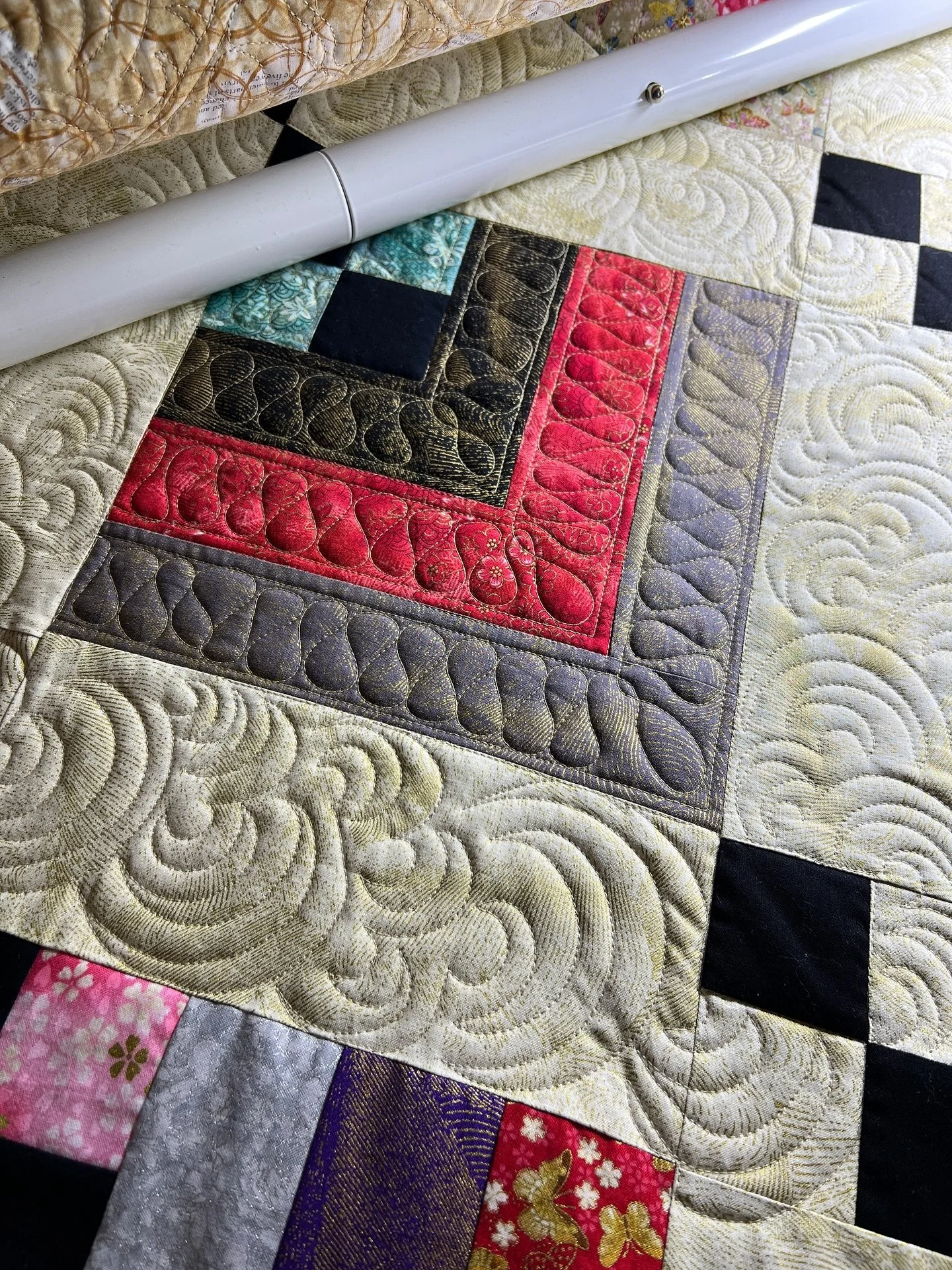 Still obsessed with how this quilt turned out! 

Interested in custom quilting?? My books are open! Send me a DM Or fill out an interest form. I always have a quick turnaround! Link in bio ⤴️

#quilting #handiquilteramara #freemotionquilting #fmq #fm
