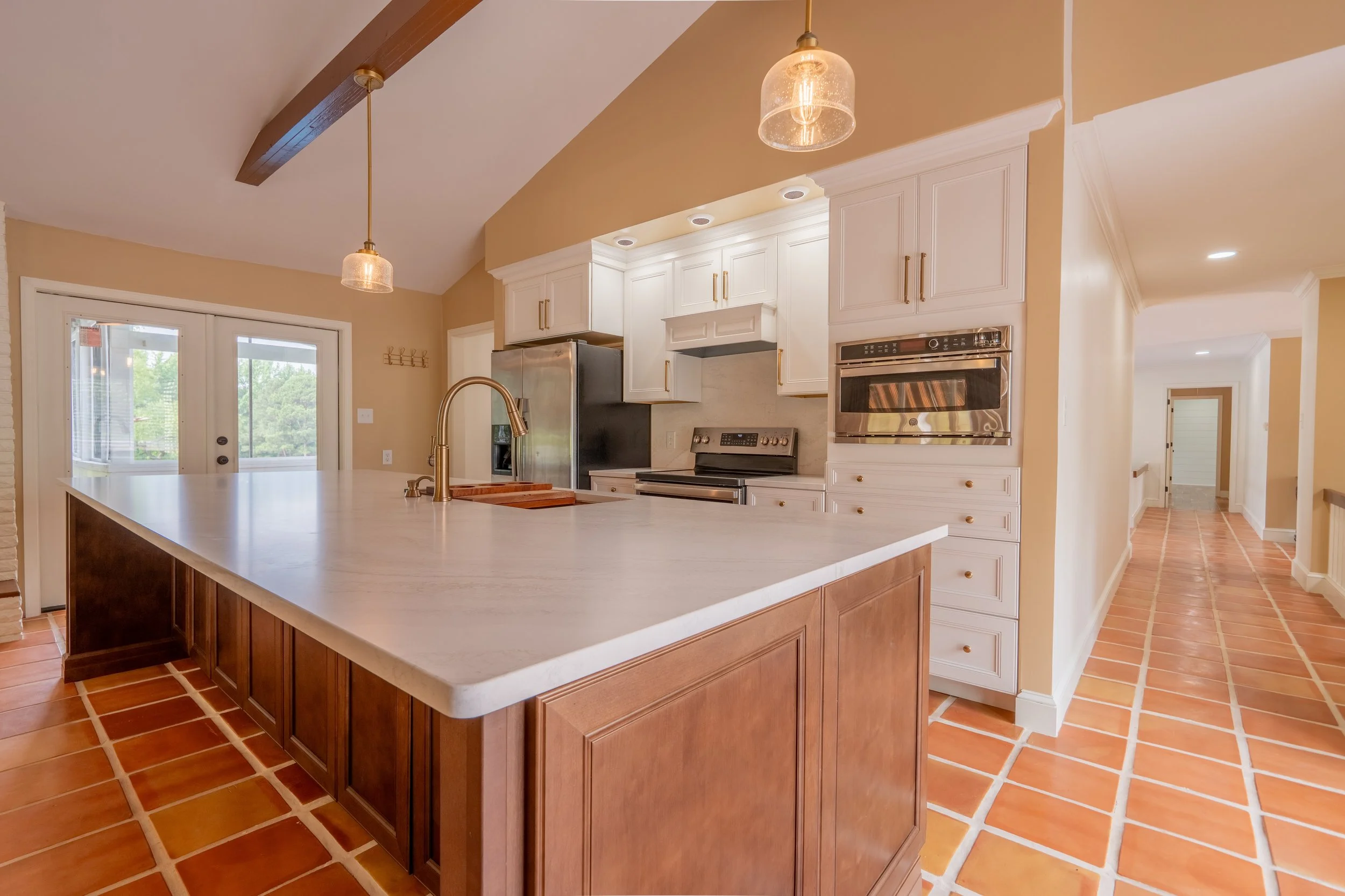10 Kitchen.jpg
