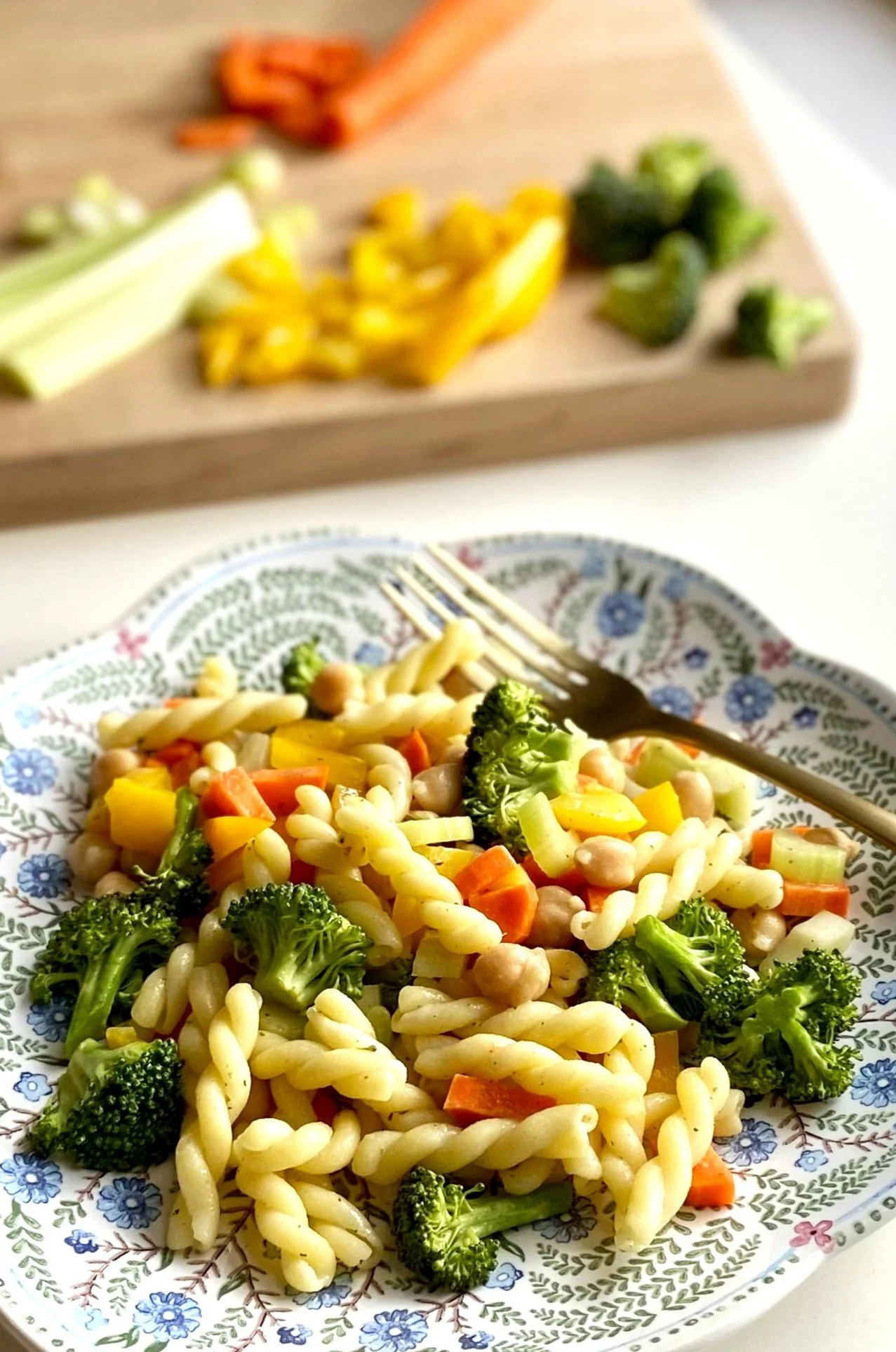 Pasta%2Bjar%2Bsalad%2Bplated.jpg