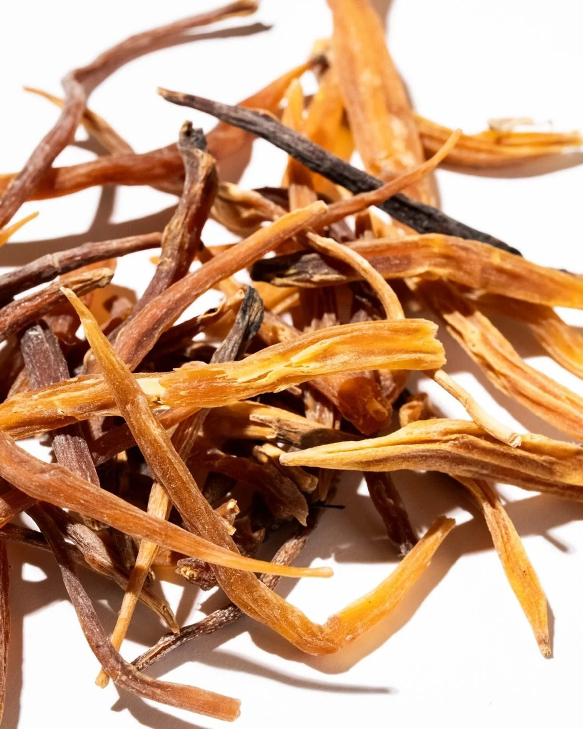 SHATAVARI: ein spargelartiges Gew&auml;chs, das im Ayurveda als tonisierend, n&auml;hrend, verj&uuml;ngend, entzuendungslindernd und ents&auml;uernd gilt. Gemeinsam mit Ashwagandha ist es die Wurzel, die S&auml;fte von Mann und Frau in Schwung h&auml