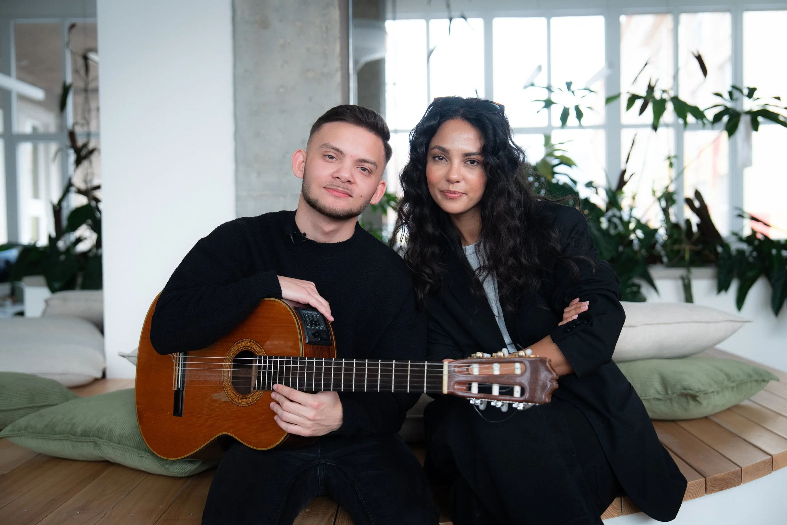Jak projekt Young Roma Talents podporuje zpěváka Honzu Hrona?
