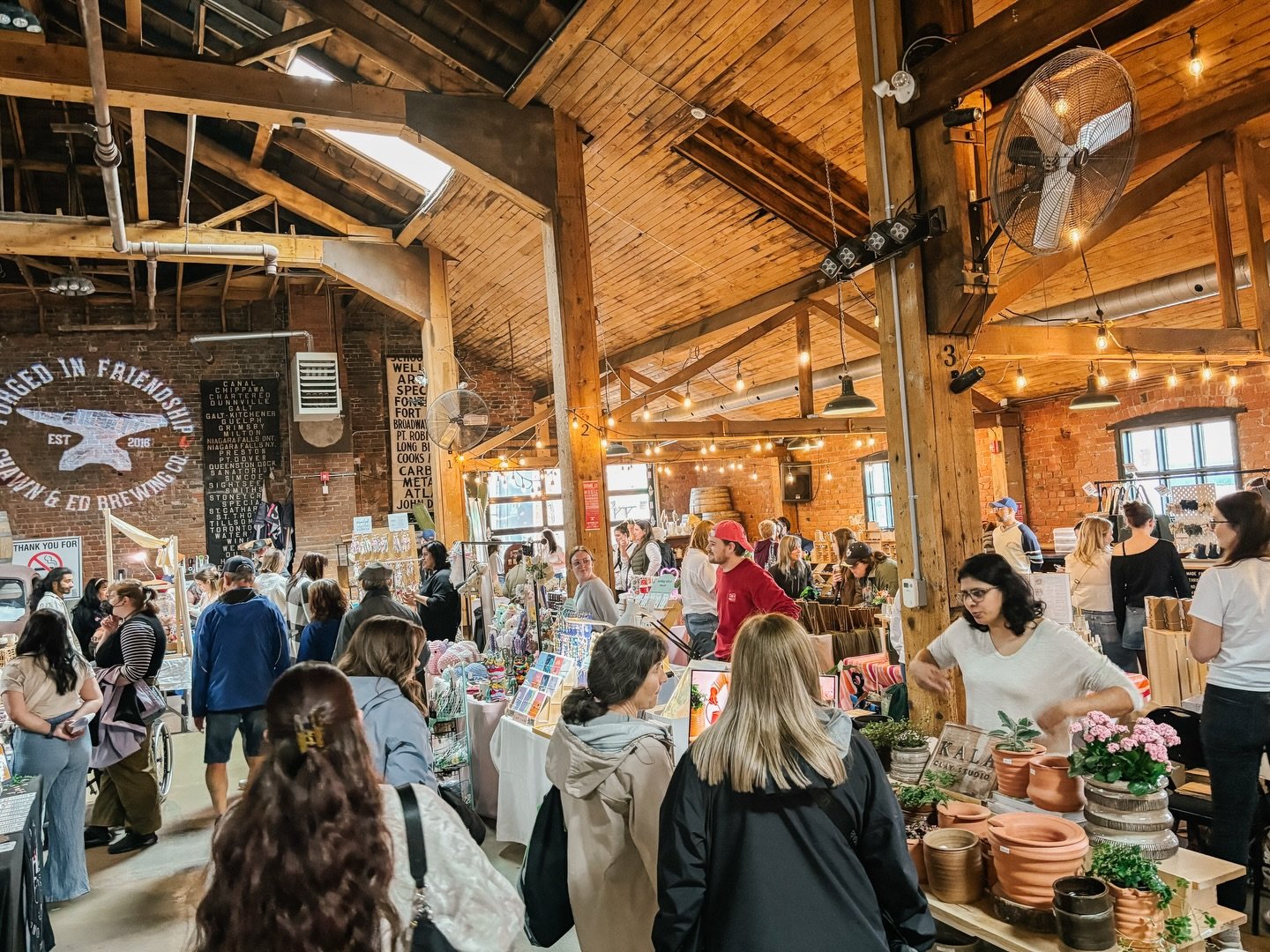 hey you! 👋 
are you a maker or curator of cool stuff? 
well, we want you for HAPPY SPRING 🌷

we are looking for 30+ vendors to join us for our second annual HAPPY SPRING taproom takeover at @lagershed on May 3. 
good shopping, good beer, good vibes