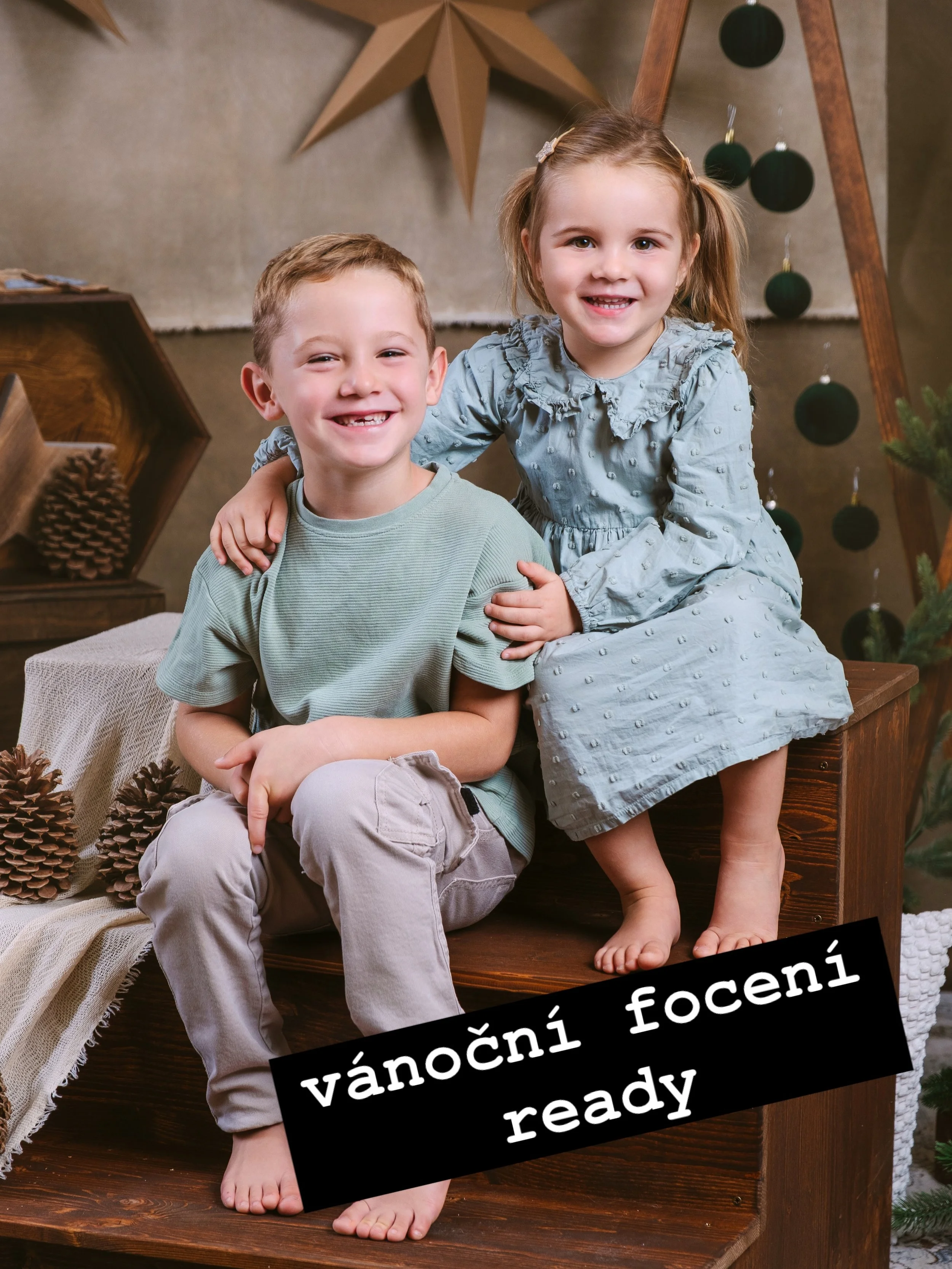 V&scaron;e je připraveno! Dnes rozesl&aacute;no do &scaron;kolek, brzy zveřejn&iacute;m i term&iacute;ny v ateli&eacute;ru. Chce m&iacute;t takov&eacute; fotky z va&scaron;&iacute; &scaron;kolky? Napi&scaron;te mi!