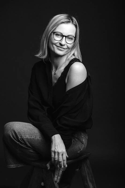 Portret-fotografie-atelier-studio-trebic-foceni-pavel-rybnicek-vysocina-zeny-cernobile.jpg